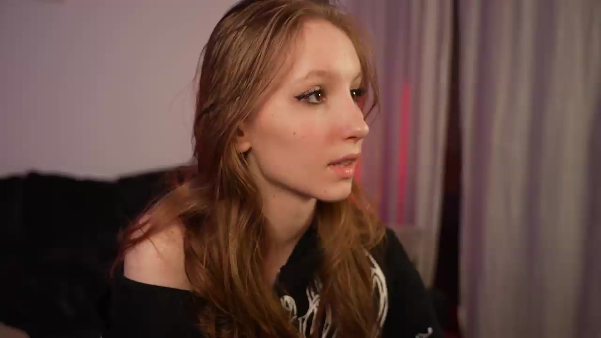Gallery image thumbnail from Sw33t_g1rl's myfreecams stream on, 07/27/2026, 23:30 image 1 of 20
