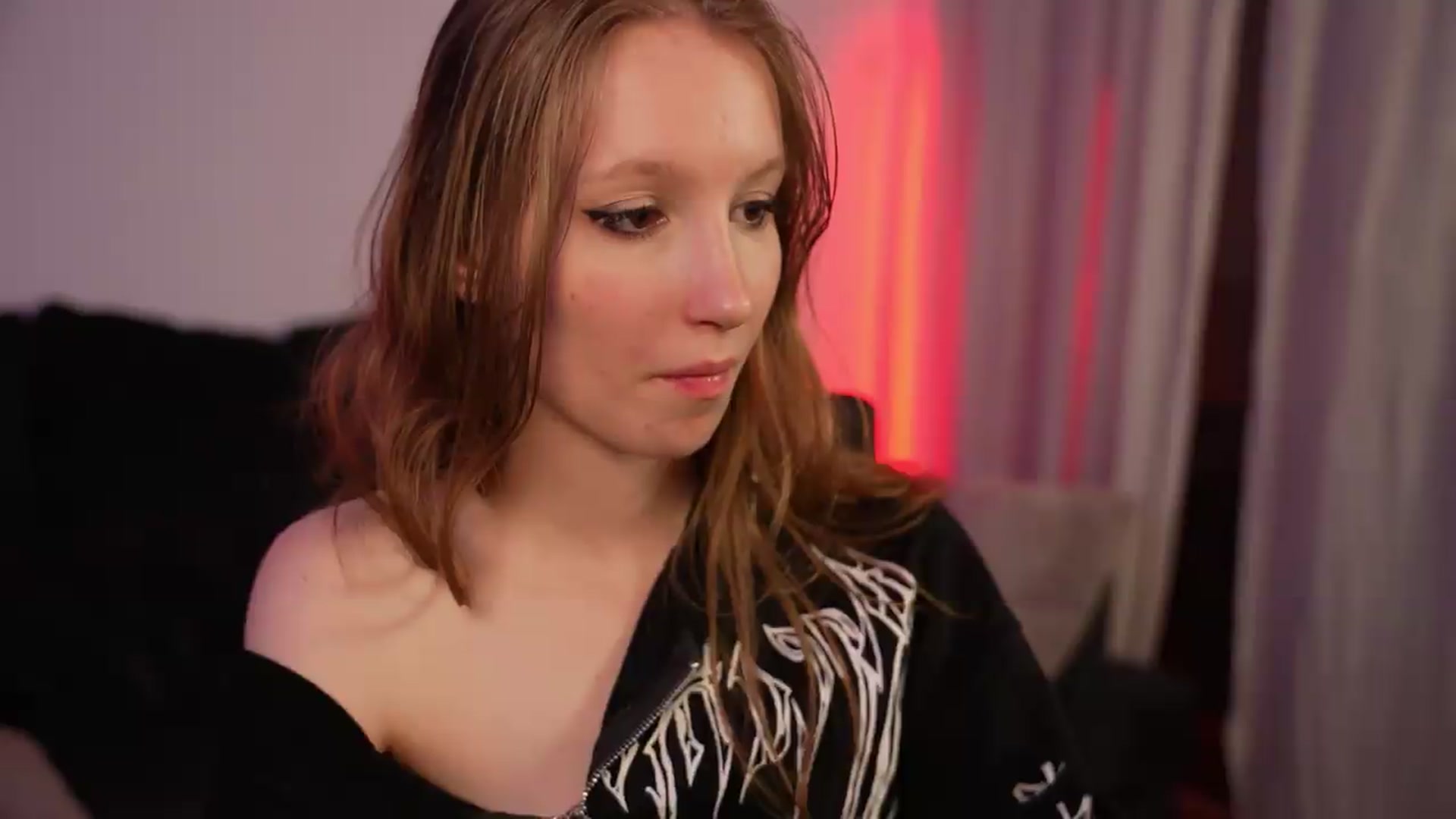 Gallery image thumbnail from Sw33t_g1rl's myfreecams stream on, 07/28/2026, 01:00 image 7 of 20