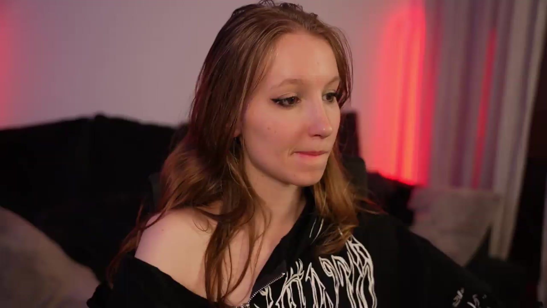 Gallery image thumbnail from Sw33t_g1rl's myfreecams stream on, 07/28/2026, 01:00 image 17 of 20