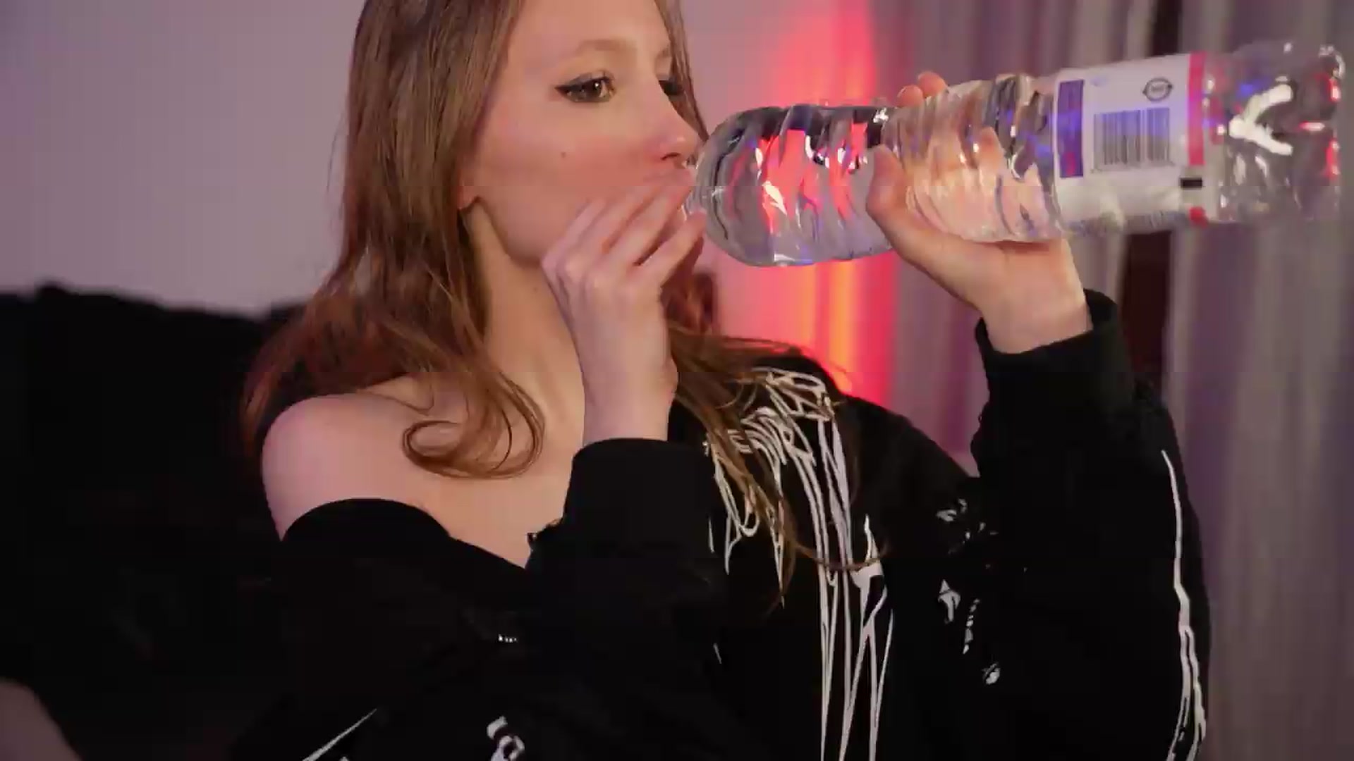 Gallery image thumbnail from Sw33t_g1rl's myfreecams stream on, 07/28/2026, 01:00 image 4 of 20