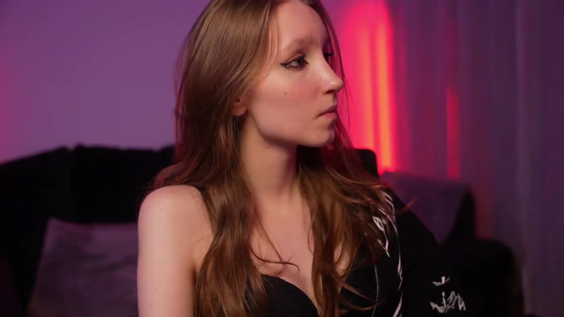 Gallery image thumbnail from Sw33t_g1rl's myfreecams stream on, 08/02/2026, 19:01 image 3 of 20