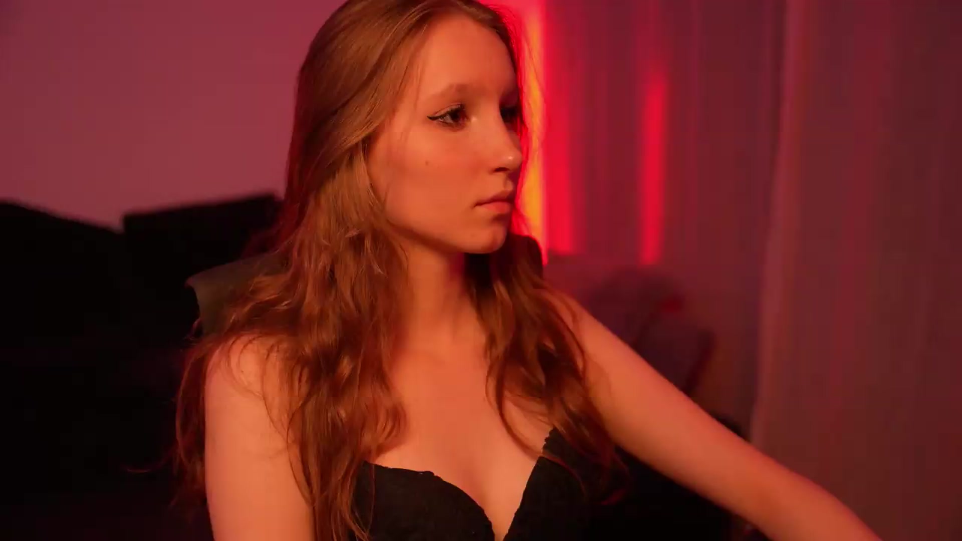 Gallery image thumbnail from Sw33t_g1rl's myfreecams stream on, 08/04/2026, 21:22 image 4 of 20