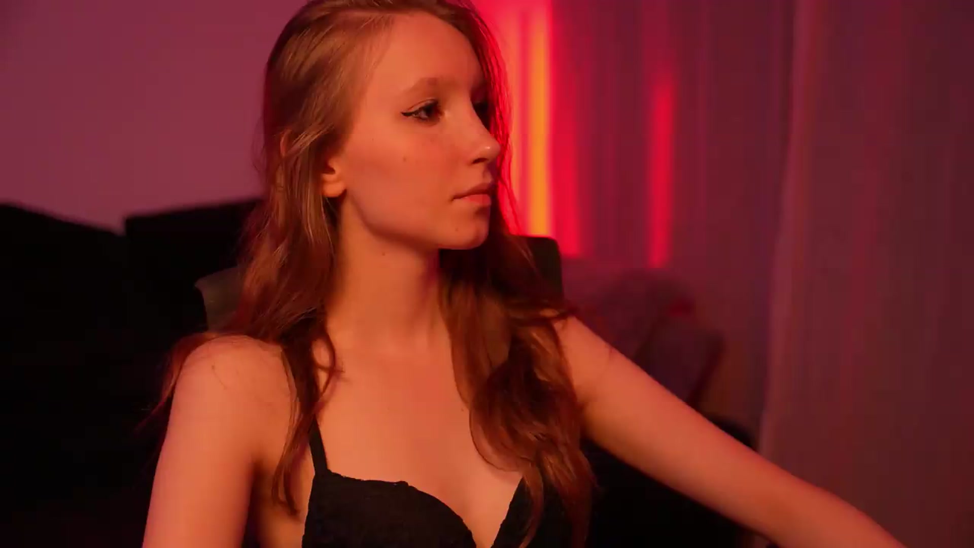 Gallery image thumbnail from Sw33t_g1rl's myfreecams stream on, 08/04/2026, 21:22 image 2 of 20
