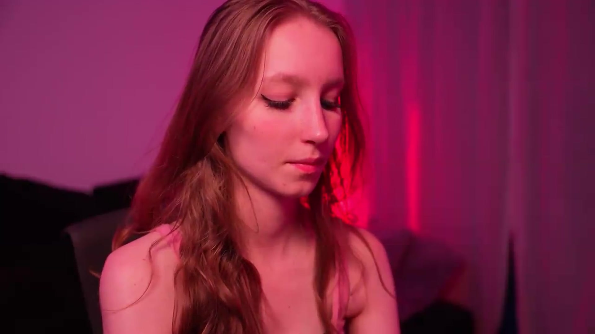 Gallery image thumbnail from Sw33t_g1rl's myfreecams stream on, 08/05/2026, 18:39 image 18 of 20