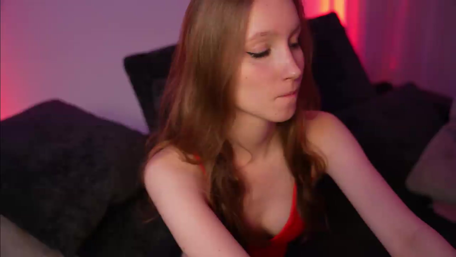 Gallery image thumbnail from Sw33t_g1rl's myfreecams stream on, 08/06/2026, 18:45 image 18 of 20