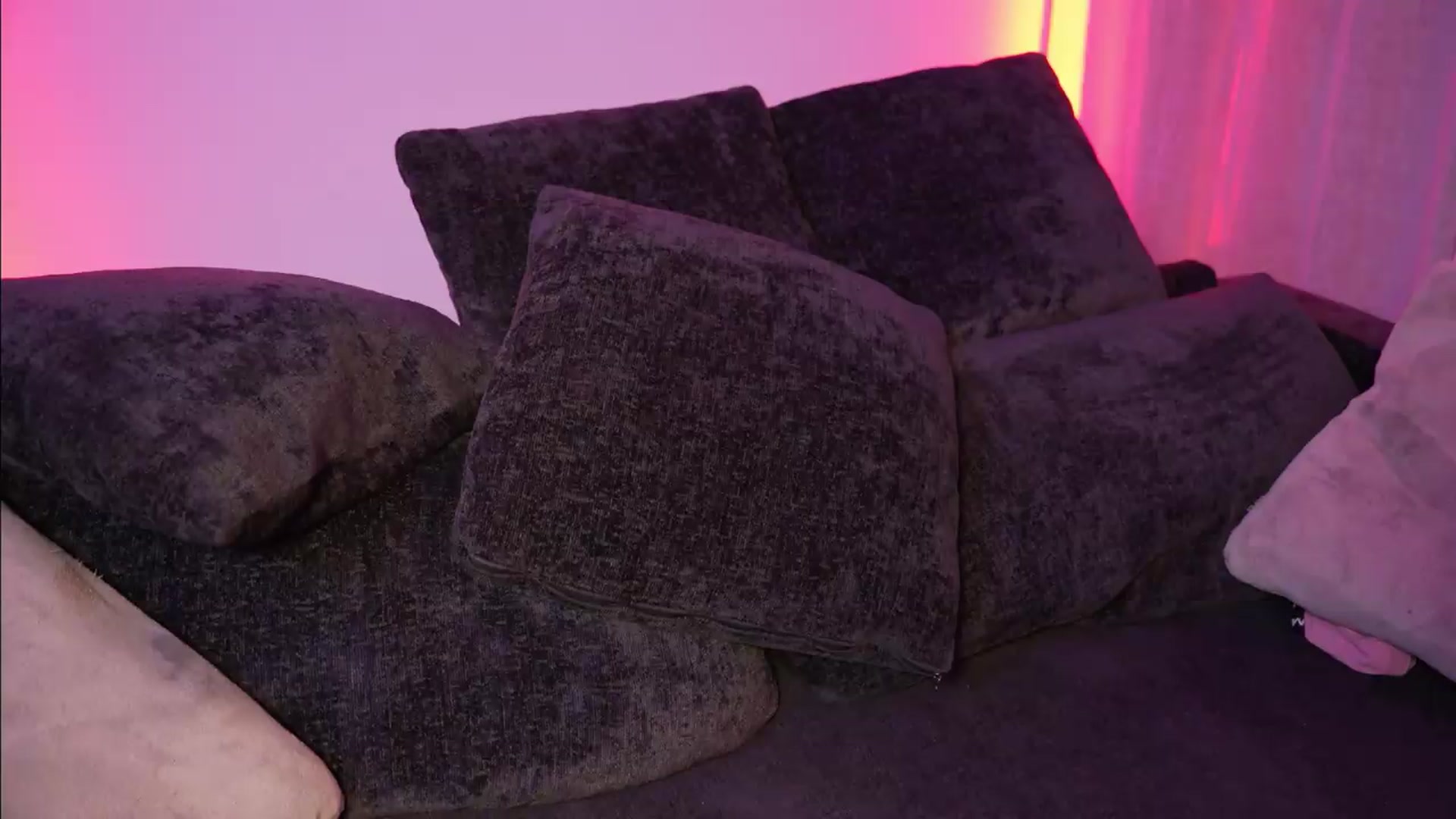 Gallery image thumbnail from Sw33t_g1rl's myfreecams stream on, 08/06/2026, 21:25 image 11 of 20