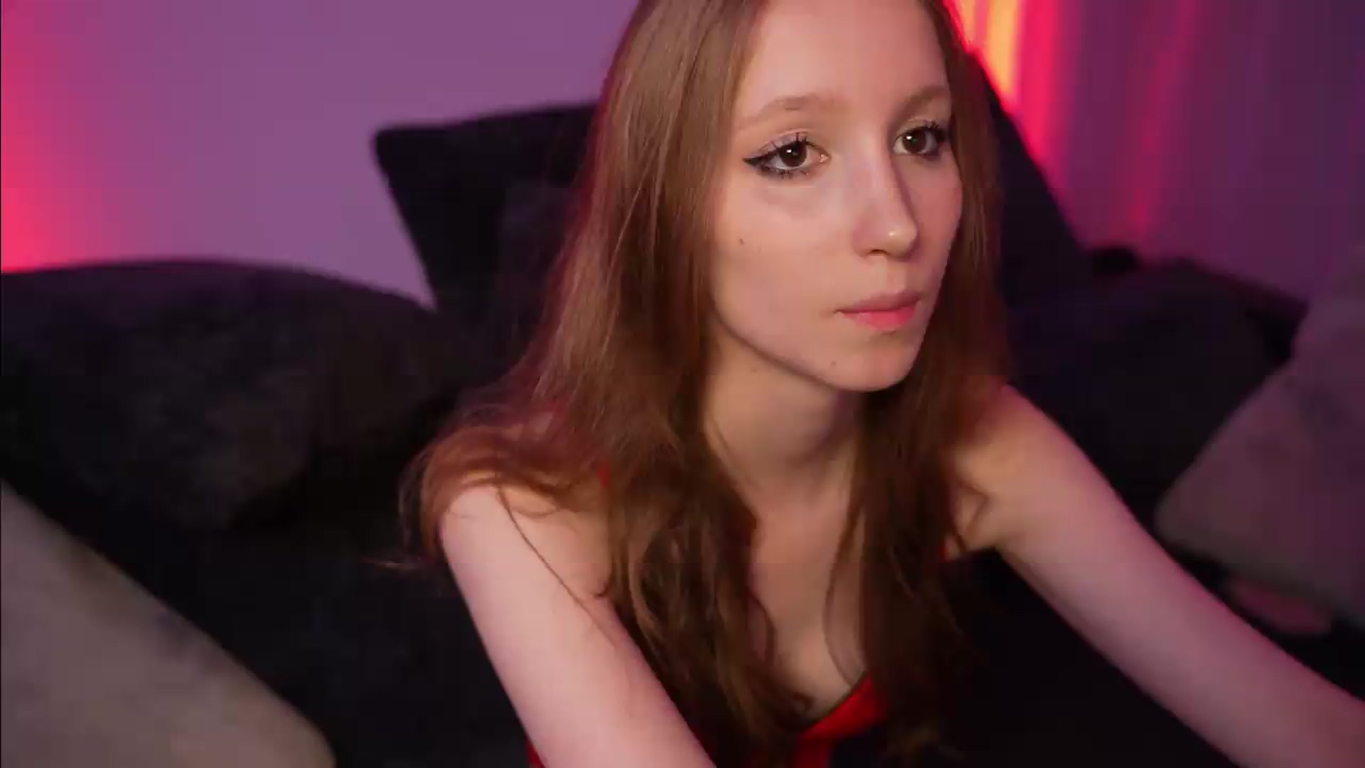Gallery image thumbnail from Sw33t_g1rl's myfreecams stream on, 08/06/2026, 21:25 image 8 of 20