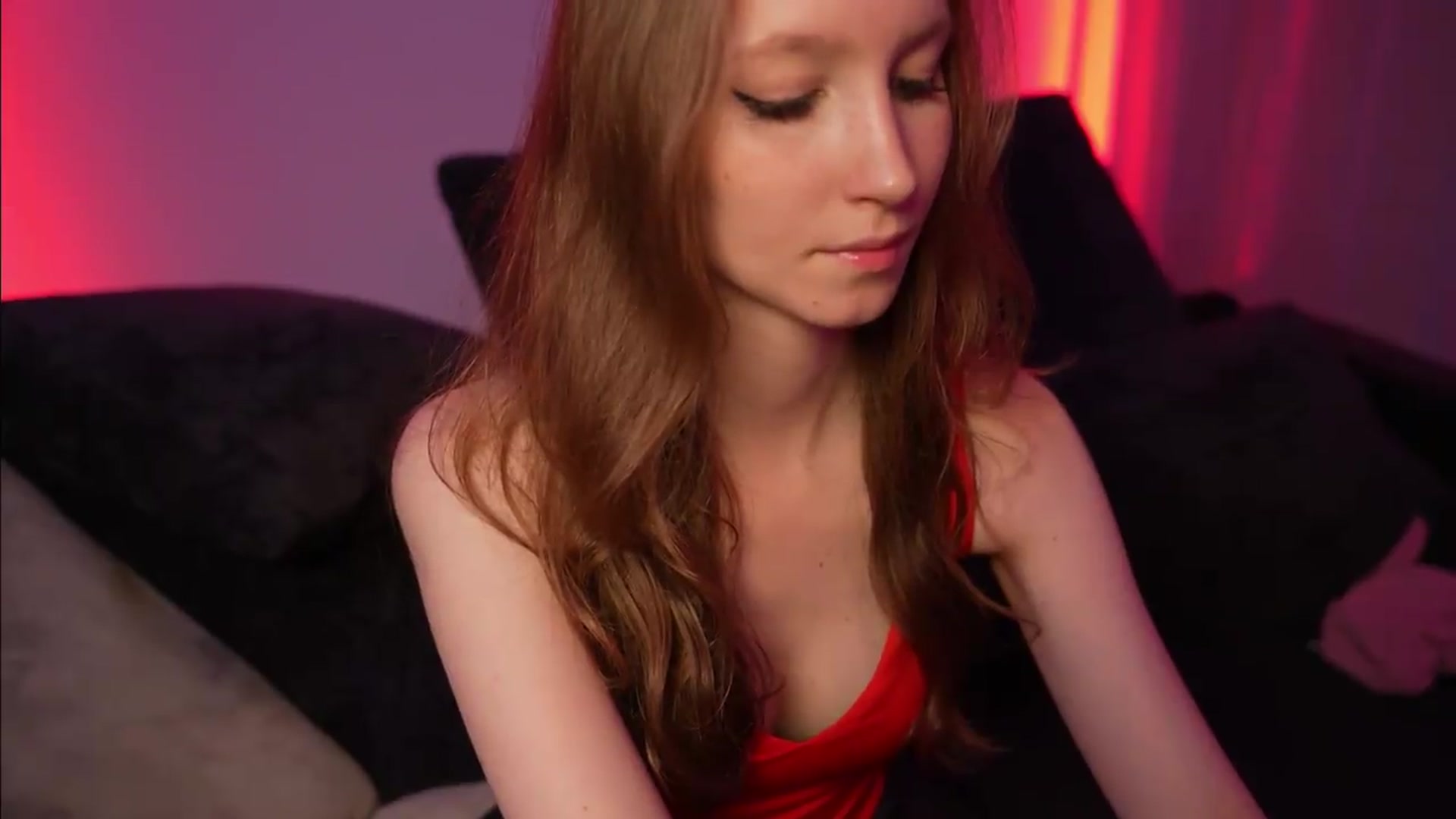 Gallery image thumbnail from Sw33t_g1rl's myfreecams stream on, 08/06/2026, 21:25 image 18 of 20