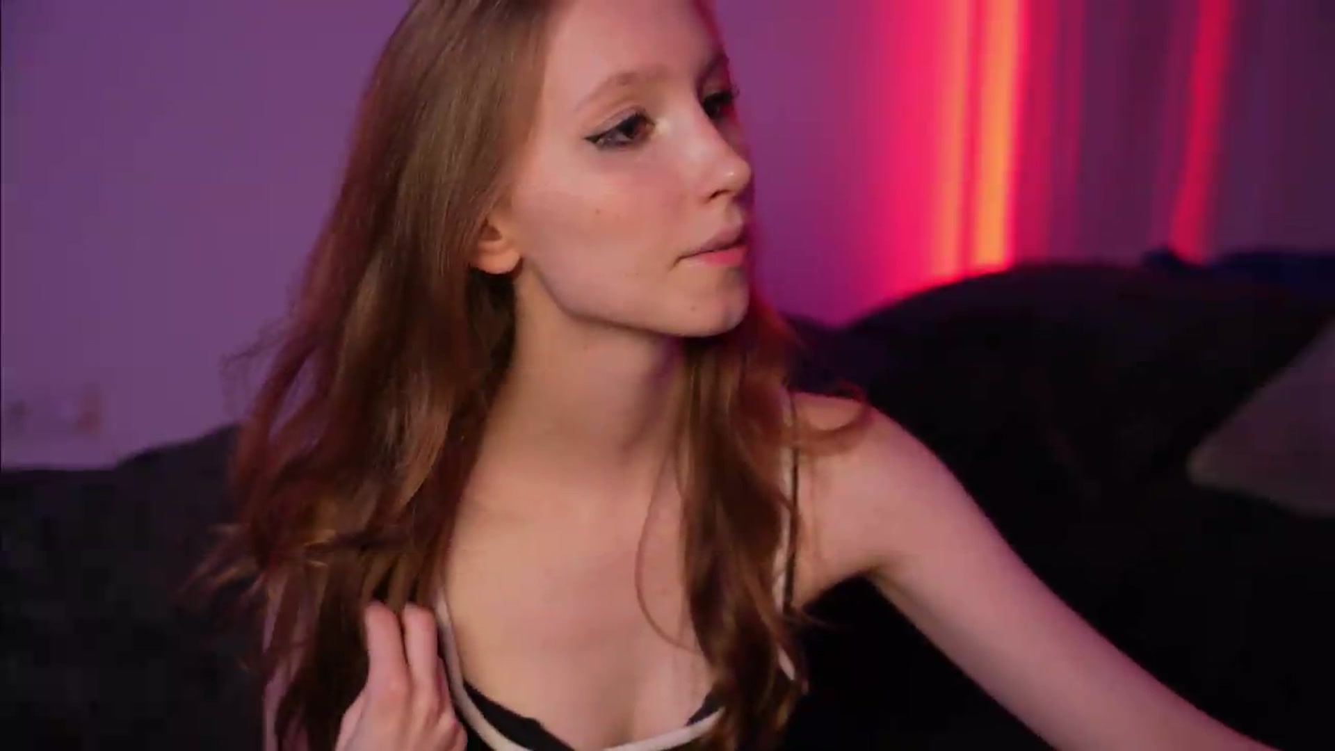 Gallery image thumbnail from Sw33t_g1rl's myfreecams stream on, 08/07/2026, 19:19 image 8 of 20