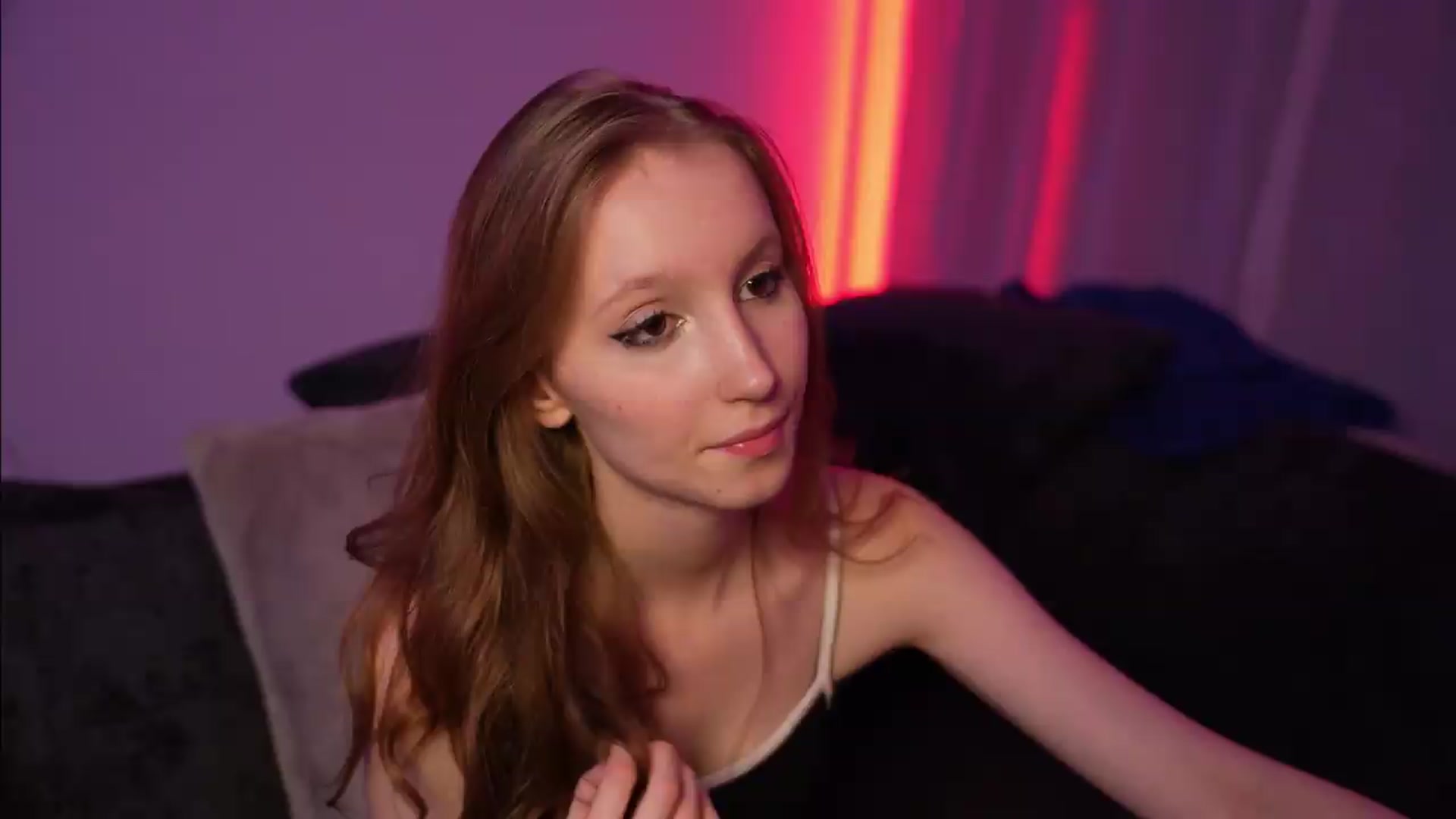 Gallery image thumbnail from Sw33t_g1rl's myfreecams stream on, 08/07/2026, 21:38 image 2 of 20