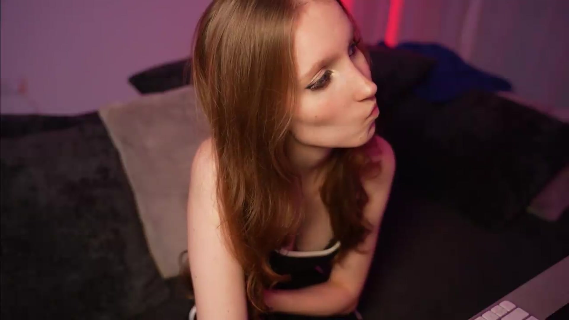 Gallery image thumbnail from Sw33t_g1rl's myfreecams stream on, 08/07/2026, 21:38 image 18 of 20