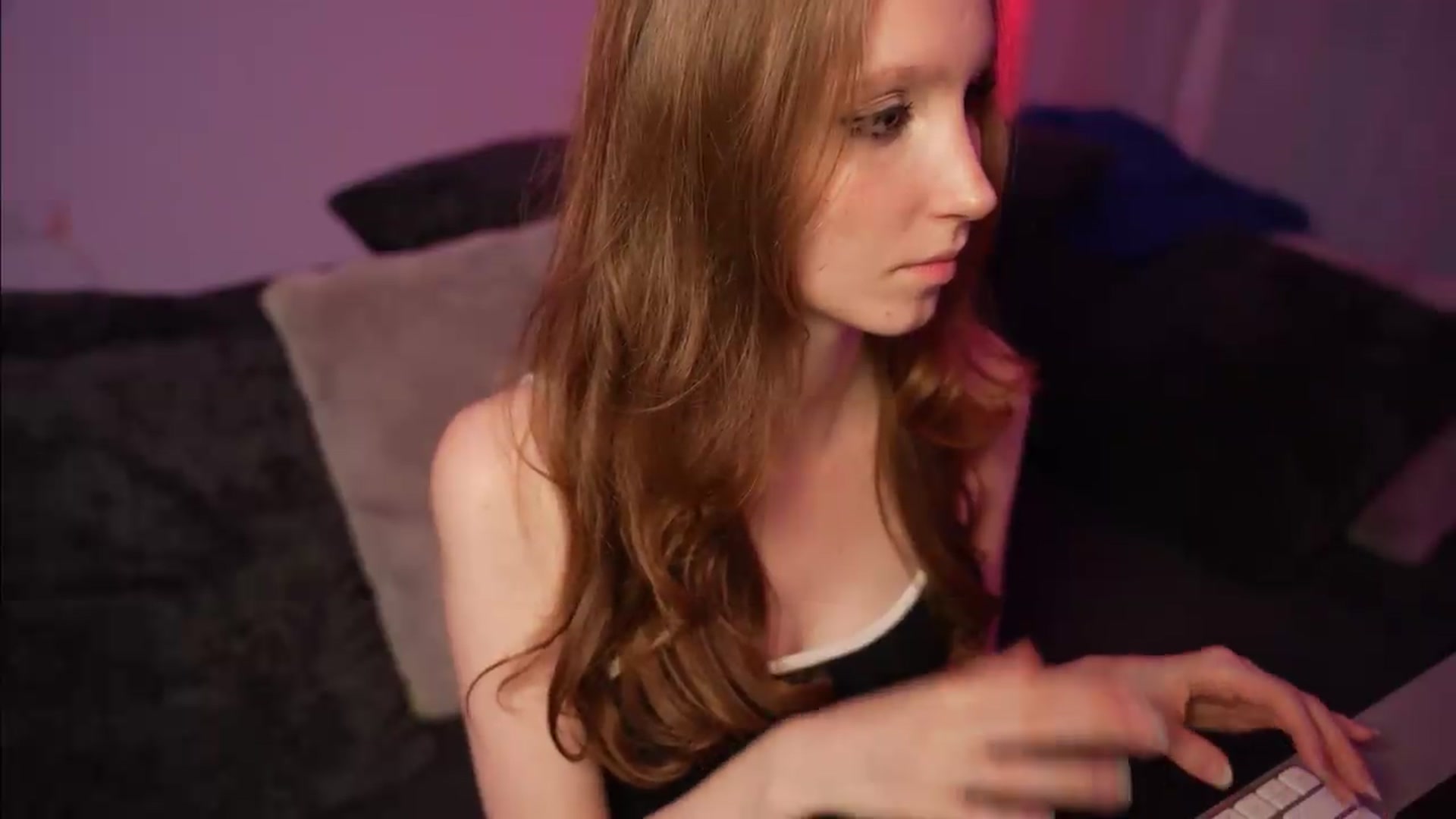 Gallery image thumbnail from Sw33t_g1rl's myfreecams stream on, 08/07/2026, 21:38 image 20 of 20