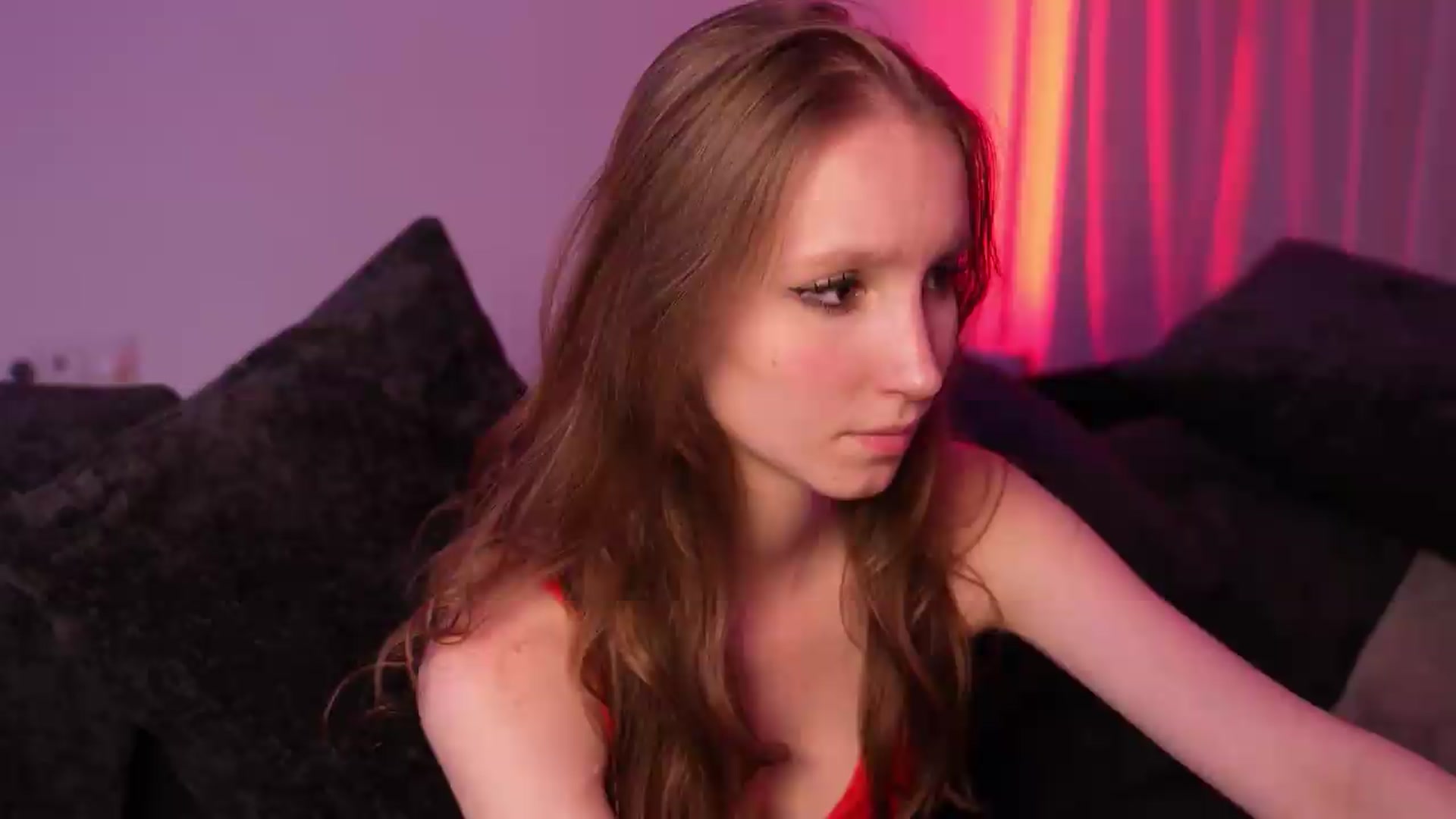 Gallery image thumbnail from Sw33t_g1rl's myfreecams stream on, 08/10/2026, 20:43 image 4 of 20