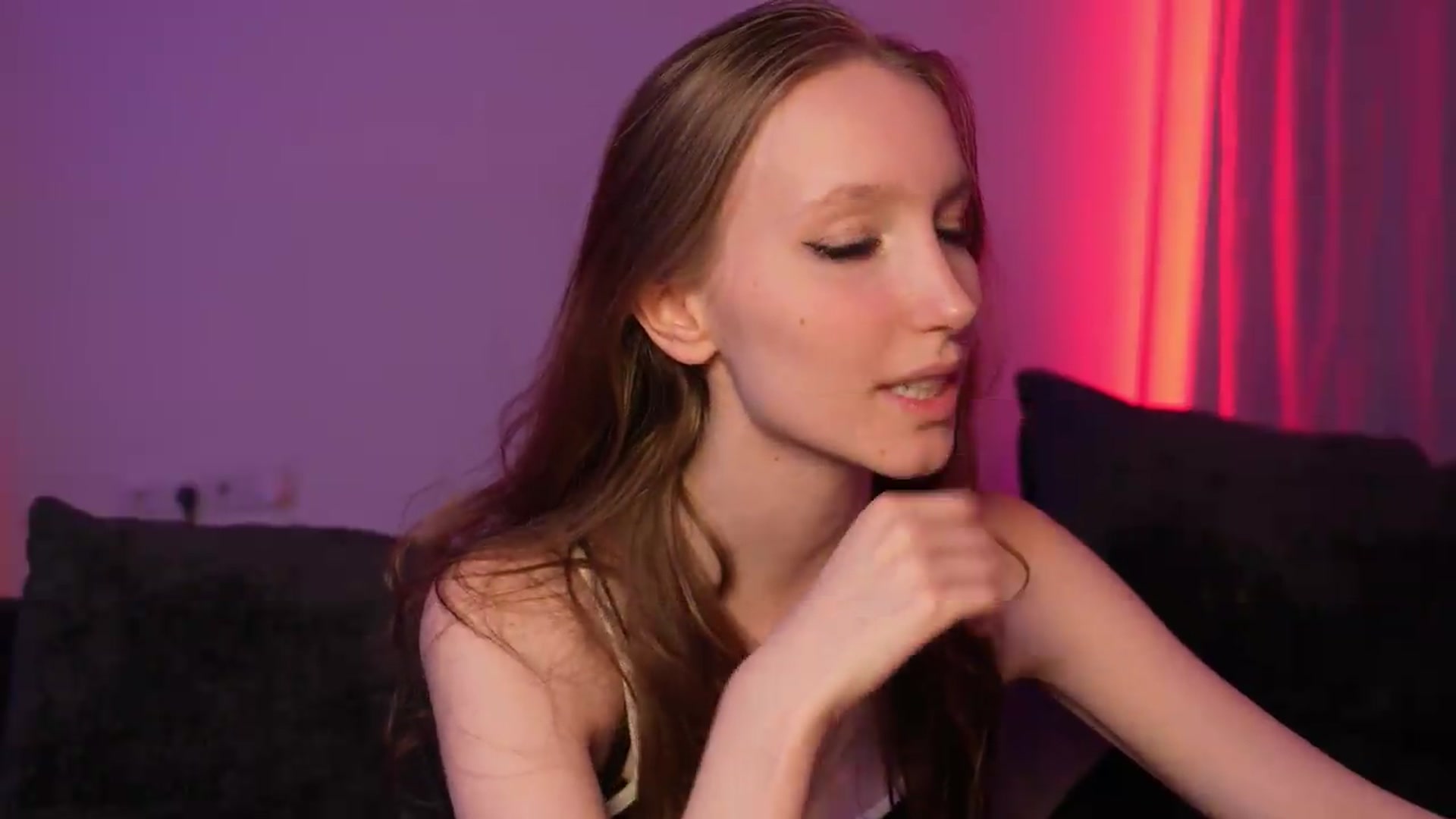 Gallery image thumbnail from Sw33t_g1rl's myfreecams stream on, 08/11/2026, 22:56 image 11 of 20