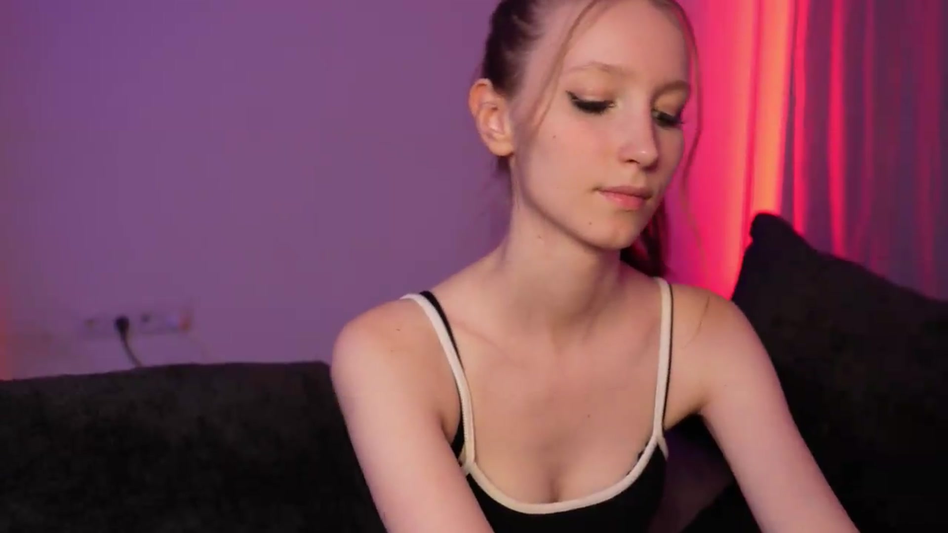 Gallery image thumbnail from Sw33t_g1rl's myfreecams stream on, 08/11/2026, 22:56 image 18 of 20