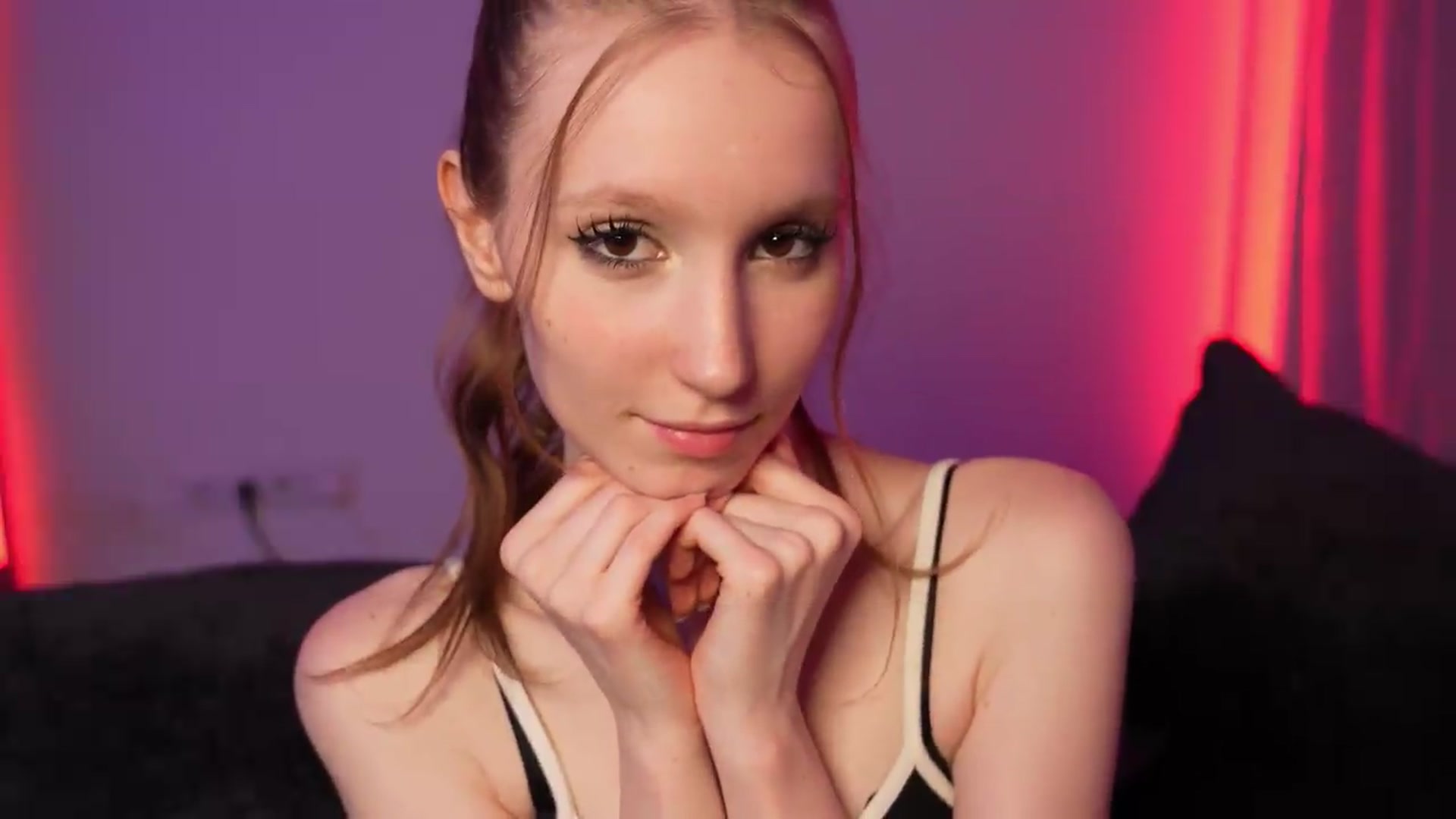 Gallery image thumbnail from Sw33t_g1rl's myfreecams stream on, 08/11/2026, 22:56 image 19 of 20