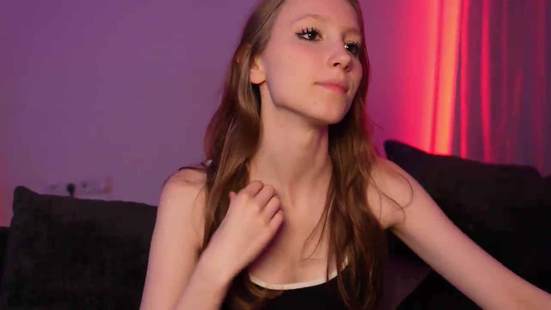 Gallery image thumbnail from Sw33t_g1rl's myfreecams stream on, 08/11/2026, 22:56 image 12 of 20