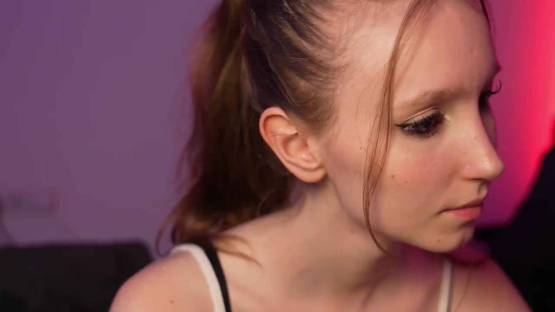 Gallery image thumbnail from Sw33t_g1rl's myfreecams stream on, 08/11/2026, 22:56 image 20 of 20
