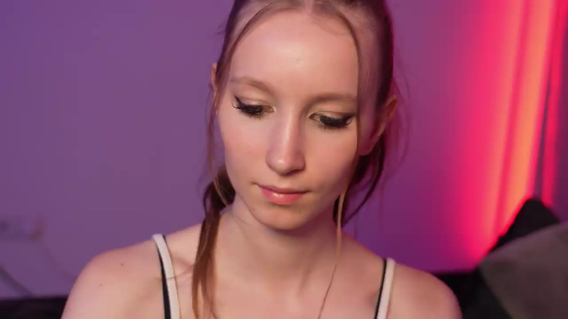 Gallery image thumbnail from Sw33t_g1rl's myfreecams stream on, 08/11/2026, 23:24 image 6 of 20