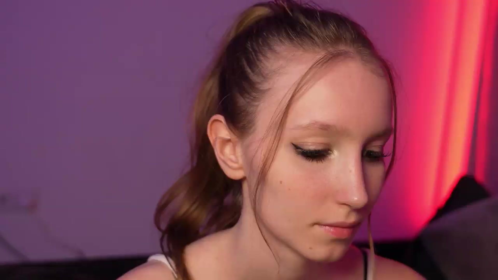 Gallery image thumbnail from Sw33t_g1rl's myfreecams stream on, 08/11/2026, 23:24 image 9 of 20