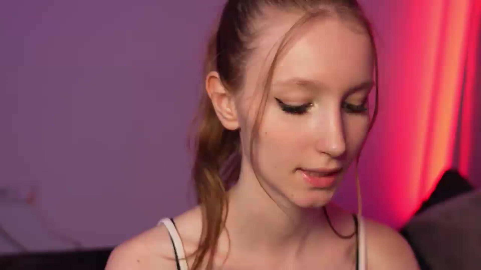Gallery image thumbnail from Sw33t_g1rl's myfreecams stream on, 08/11/2026, 23:24 image 11 of 20