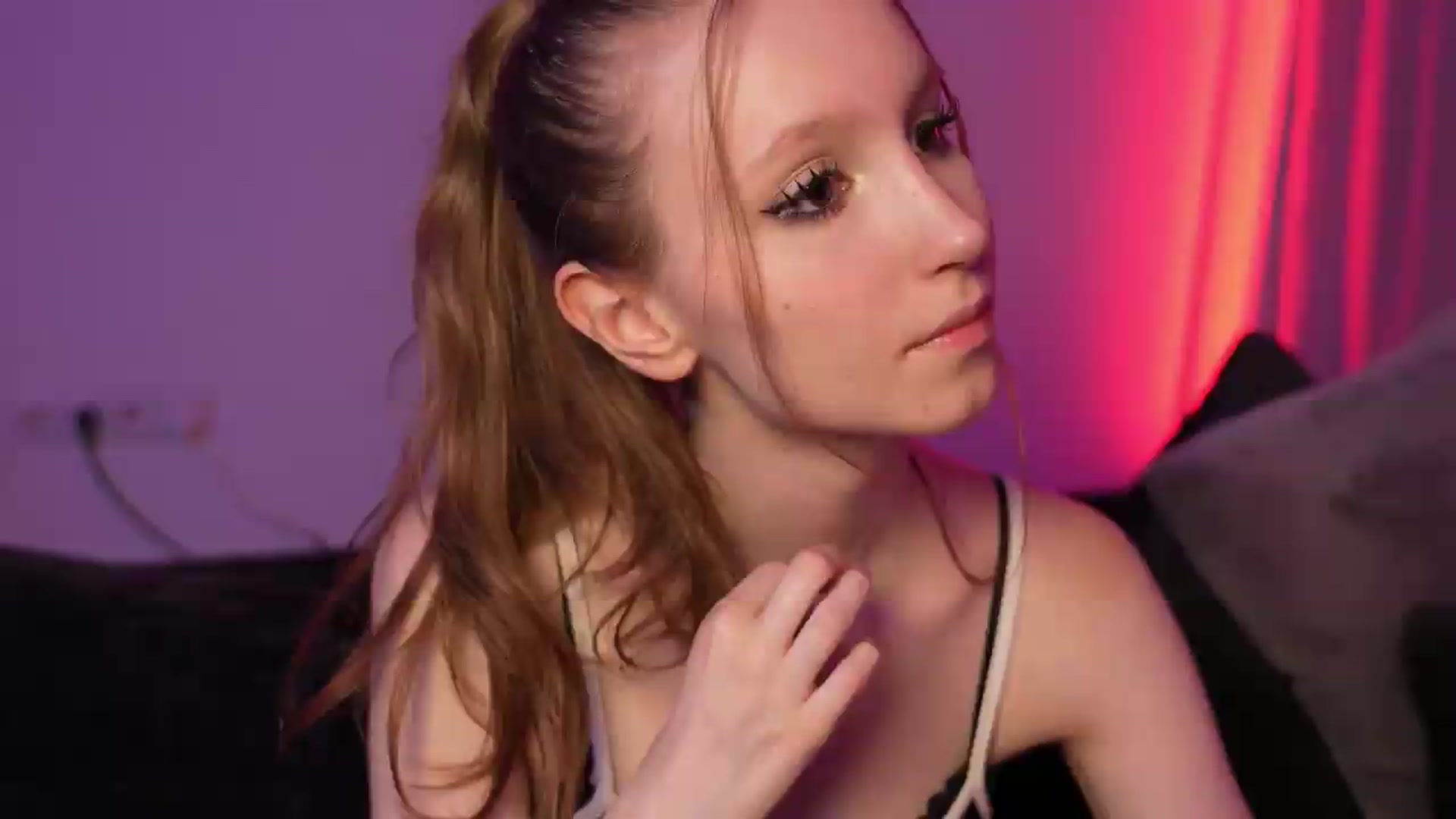 Gallery image thumbnail from Sw33t_g1rl's myfreecams stream on, 08/11/2026, 23:24 image 17 of 20