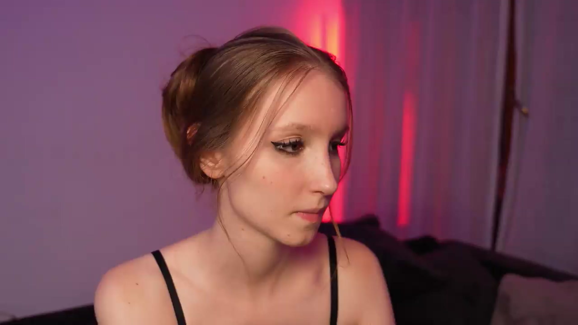Gallery image thumbnail from Sw33t_g1rl's myfreecams stream on, 08/12/2026, 21:58 image 14 of 20