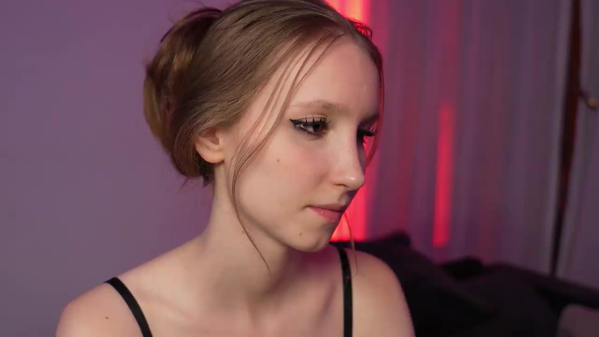 Gallery image thumbnail from Sw33t_g1rl's myfreecams stream on, 08/12/2026, 21:58 image 15 of 20