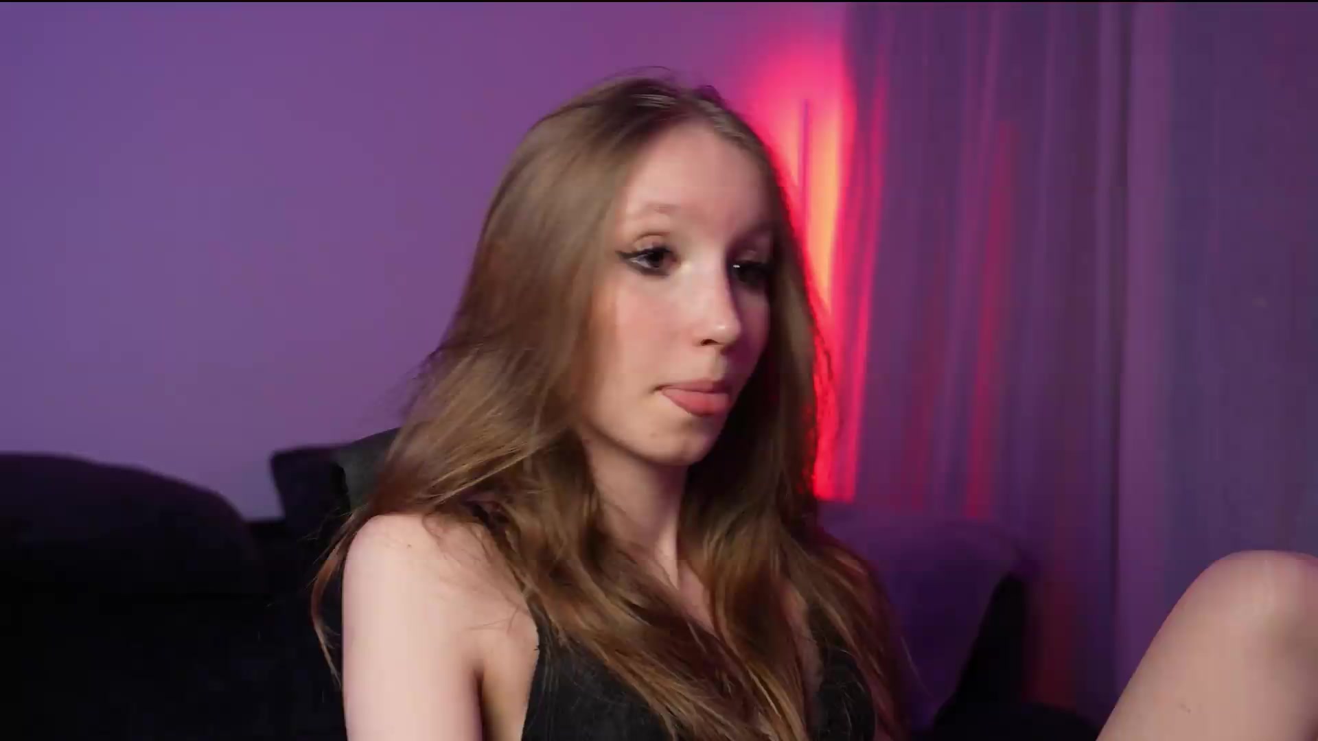 Gallery image thumbnail from Sw33t_g1rl's myfreecams stream on, 08/13/2026, 23:13 image 3 of 20