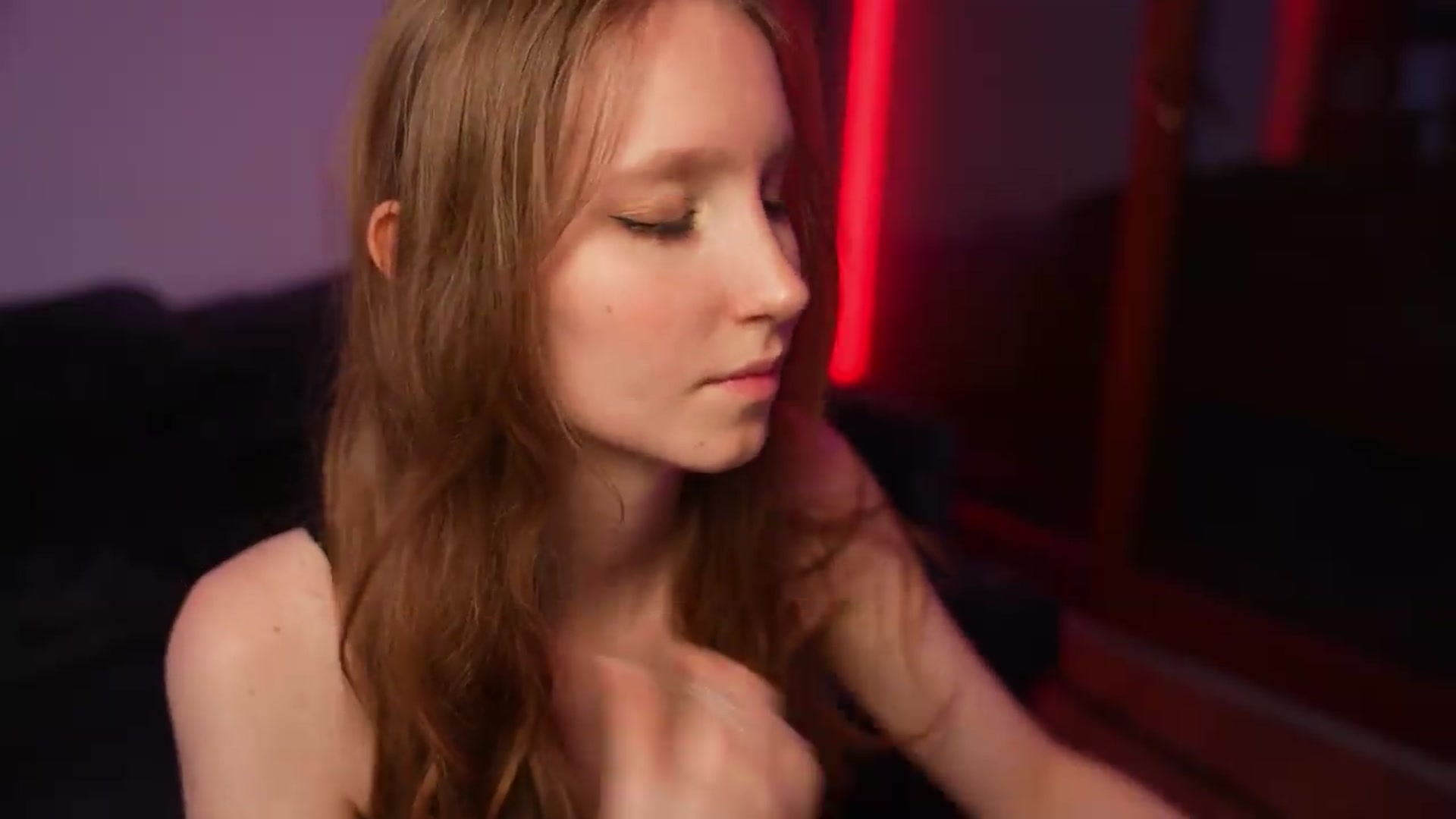 Gallery image thumbnail from Sw33t_g1rl's myfreecams stream on, 08/19/2026, 23:59 image 16 of 20