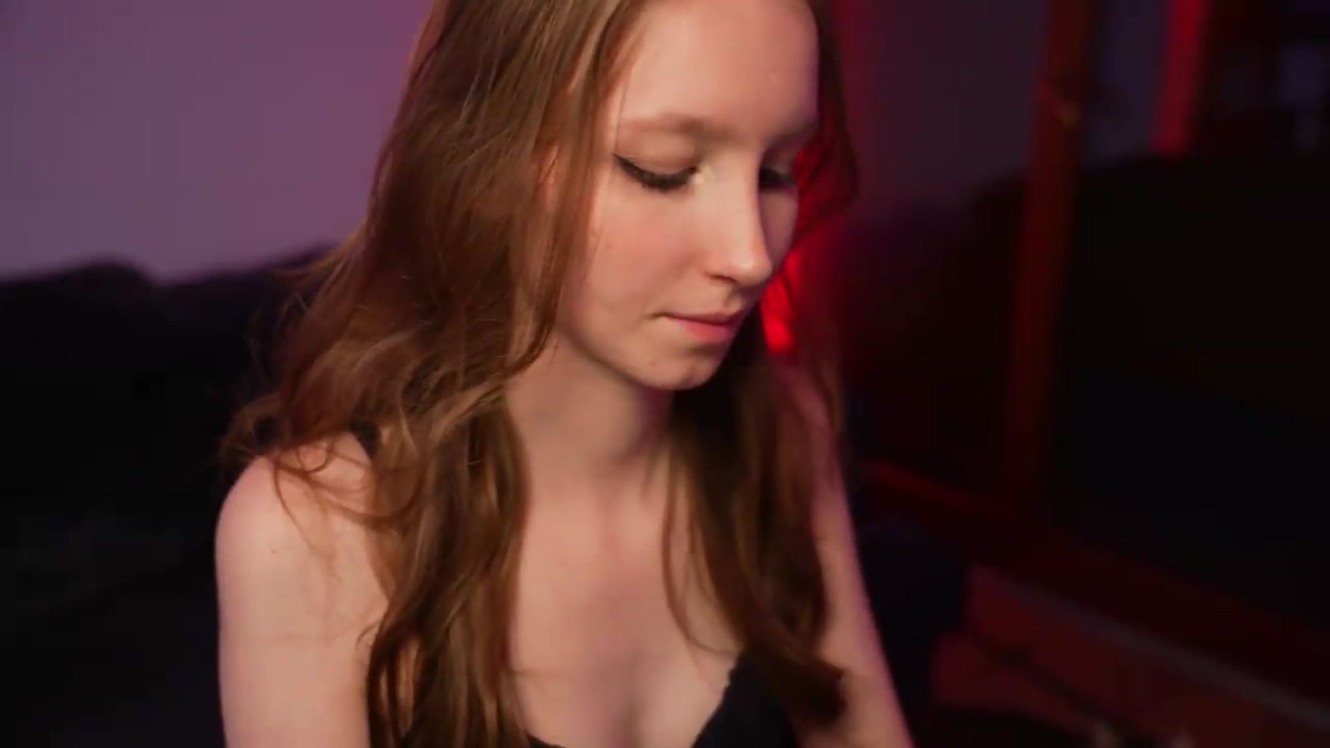 Gallery image thumbnail from Sw33t_g1rl's myfreecams stream on, 08/19/2026, 23:59 image 15 of 20