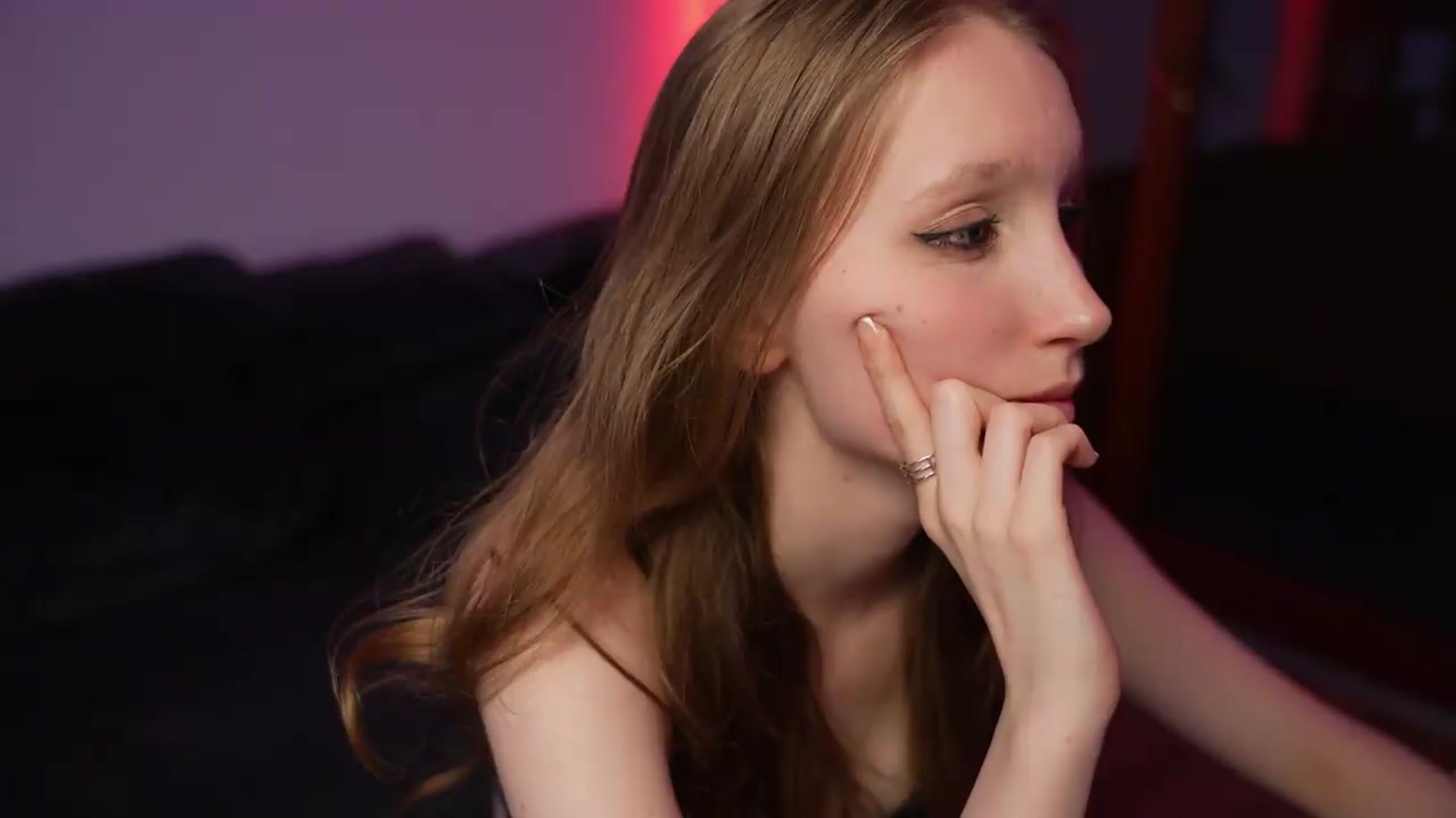 Gallery image thumbnail from Sw33t_g1rl's myfreecams stream on, 08/19/2026, 23:59 image 20 of 20