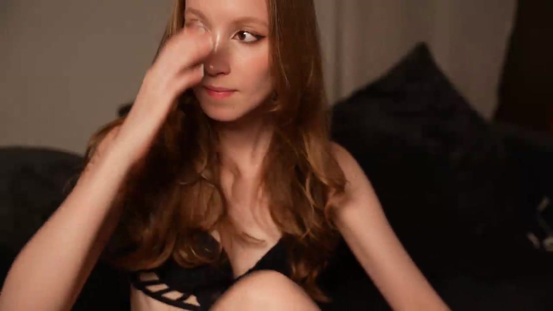 Gallery image thumbnail from Sw33t_g1rl's myfreecams stream on, 08/20/2026, 21:10 image 12 of 20