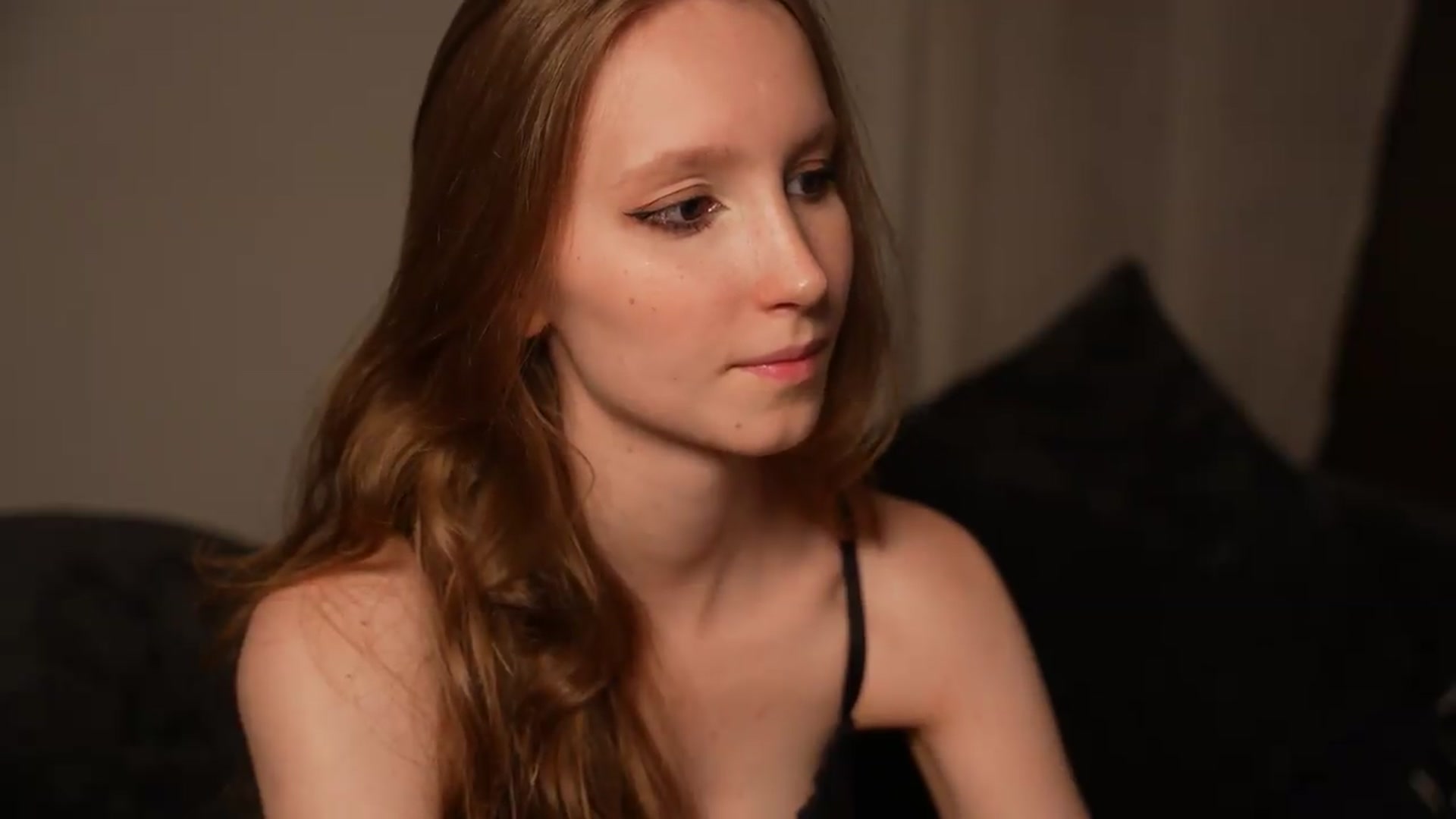 Gallery image thumbnail from Sw33t_g1rl's myfreecams stream on, 08/20/2026, 21:10 image 18 of 20