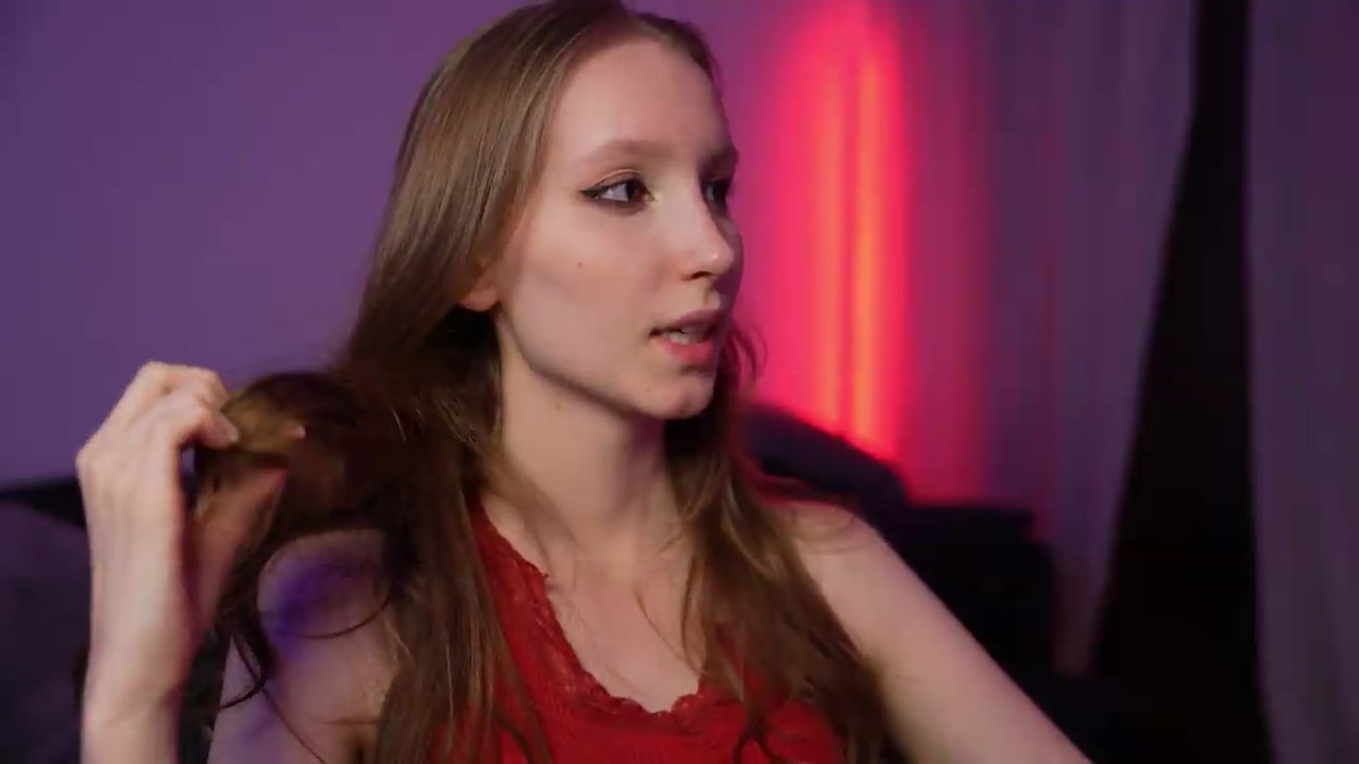Gallery image thumbnail from Sw33t_g1rl's myfreecams stream on, 08/21/2026, 20:07 image 3 of 20