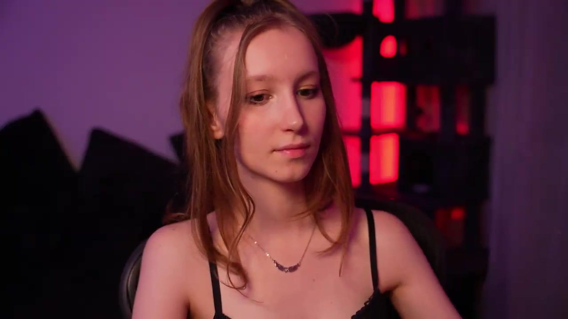 Gallery image thumbnail from Sw33t_g1rl's myfreecams stream on, 08/27/2026, 20:08 image 19 of 20