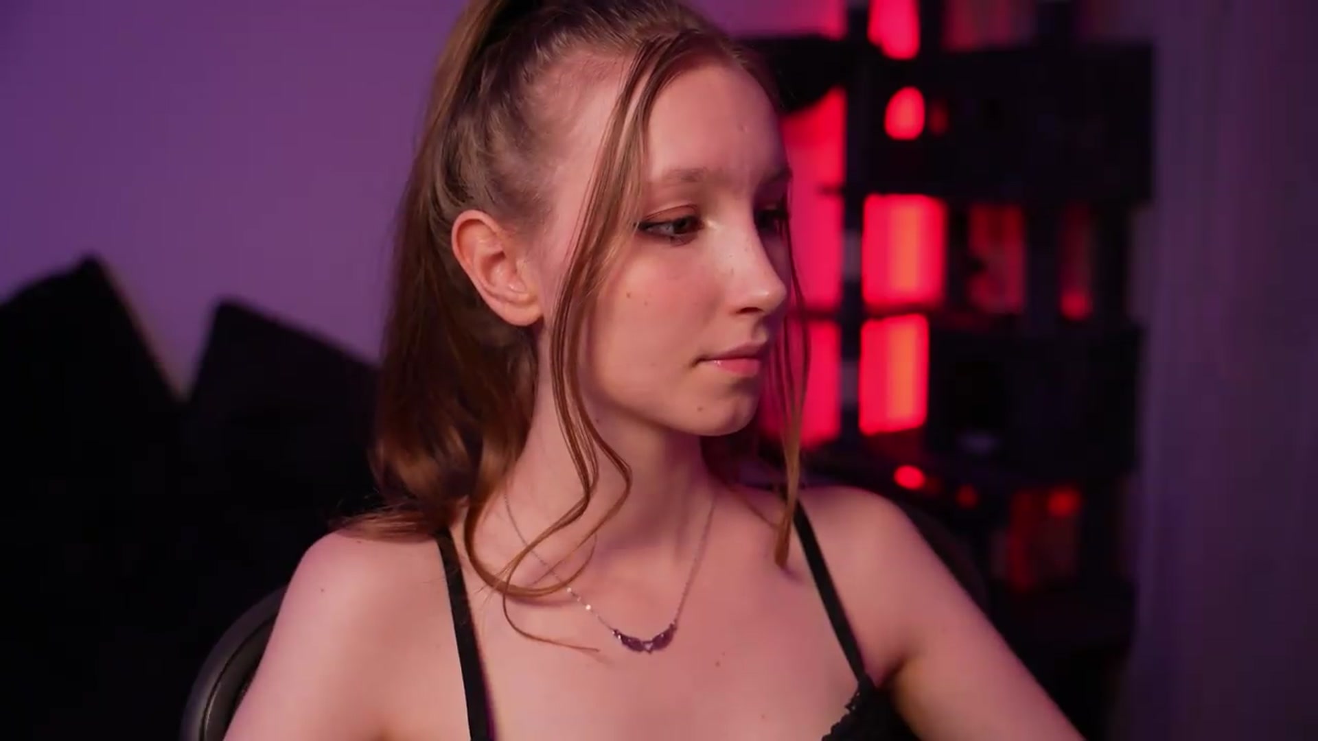 Gallery image thumbnail from Sw33t_g1rl's myfreecams stream on, 08/27/2026, 20:08 image 16 of 20