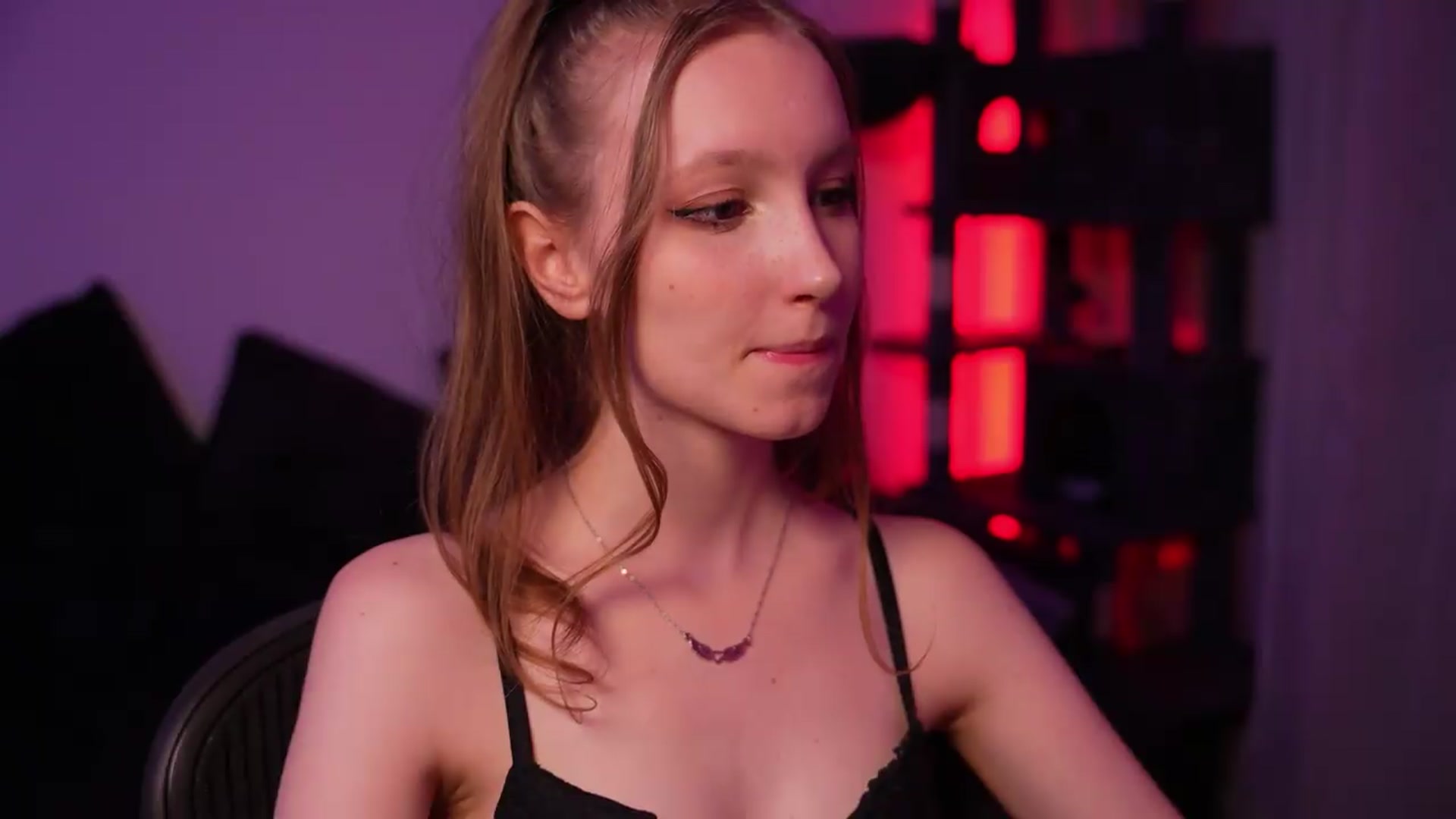 Gallery image thumbnail from Sw33t_g1rl's myfreecams stream on, 08/27/2026, 20:08 image 15 of 20