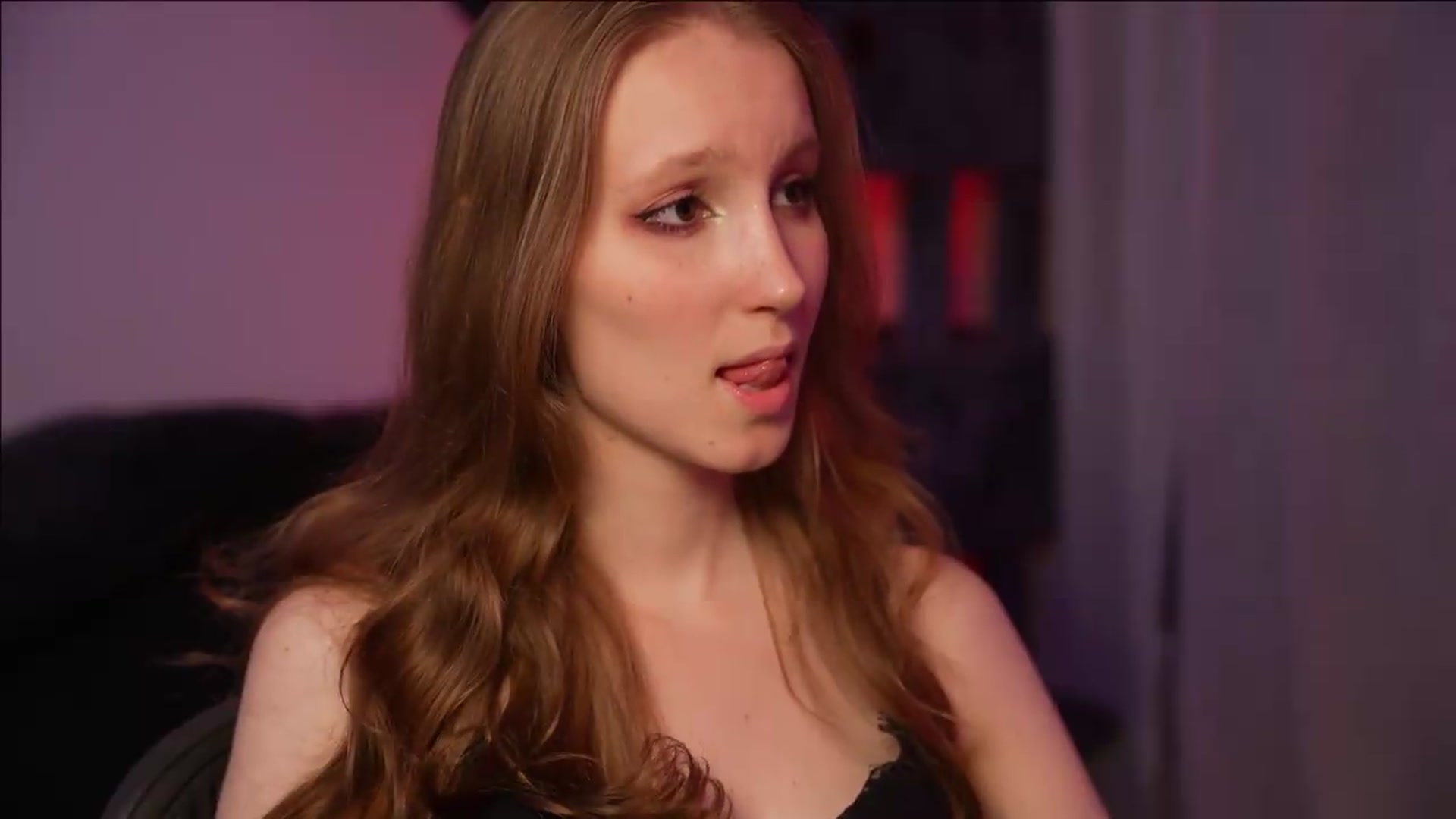 Gallery image thumbnail from Sw33t_g1rl's myfreecams stream on, 08/30/2026, 03:15 image 10 of 20