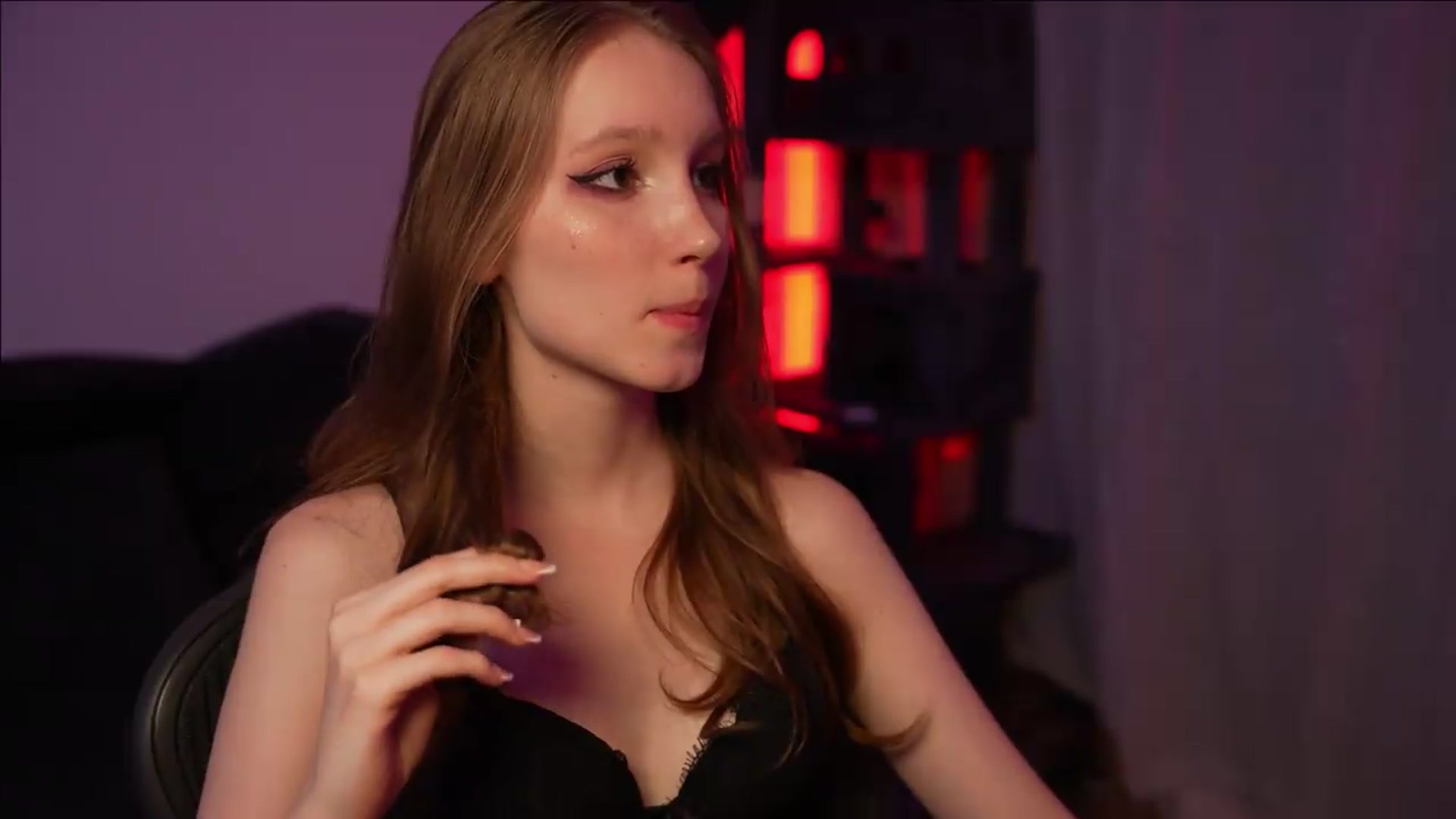 Gallery image thumbnail from Sw33t_g1rl's myfreecams stream on, 08/30/2026, 19:17 image 17 of 20
