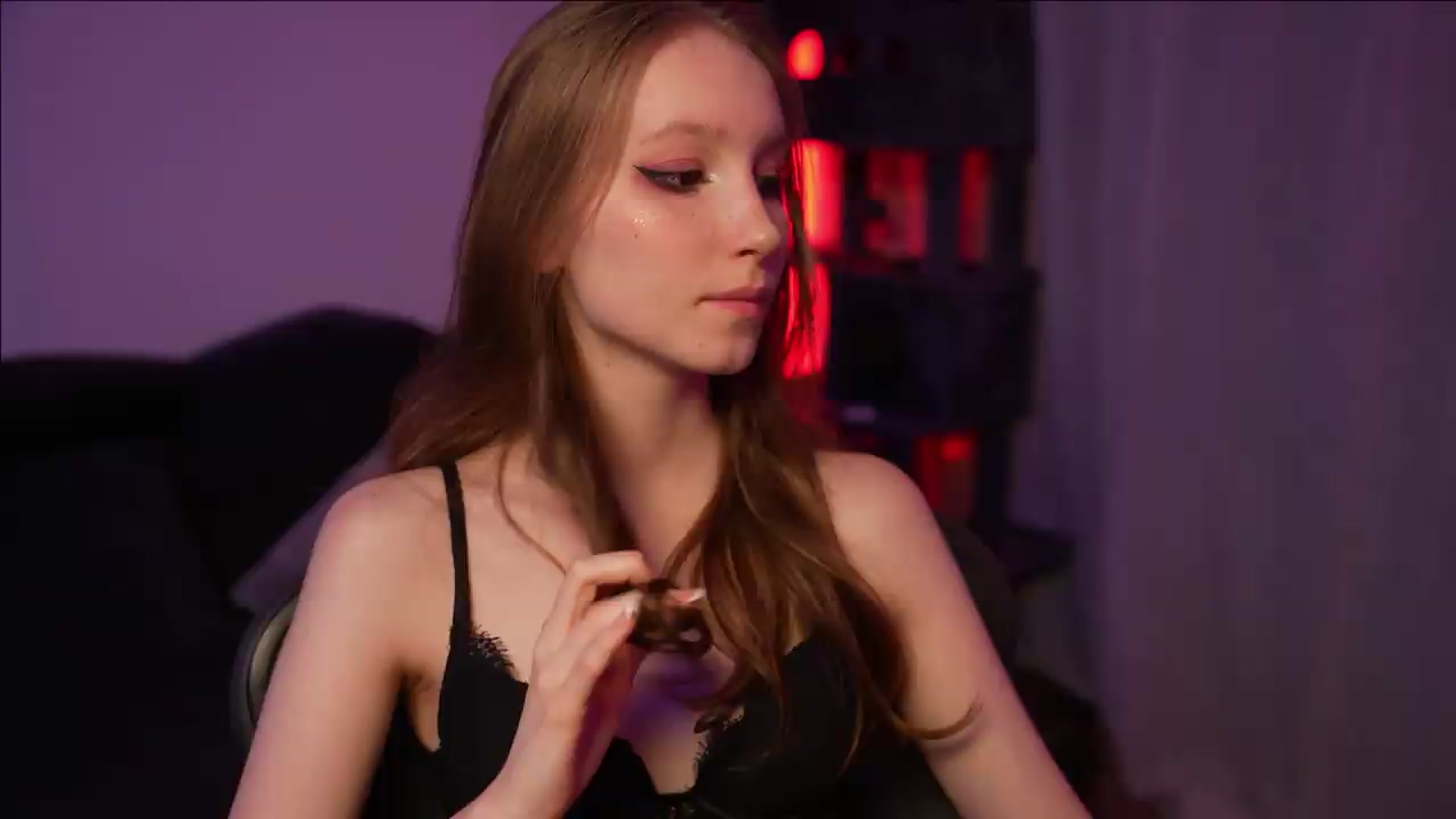 Gallery image thumbnail from Sw33t_g1rl's myfreecams stream on, 08/30/2026, 19:17 image 13 of 20