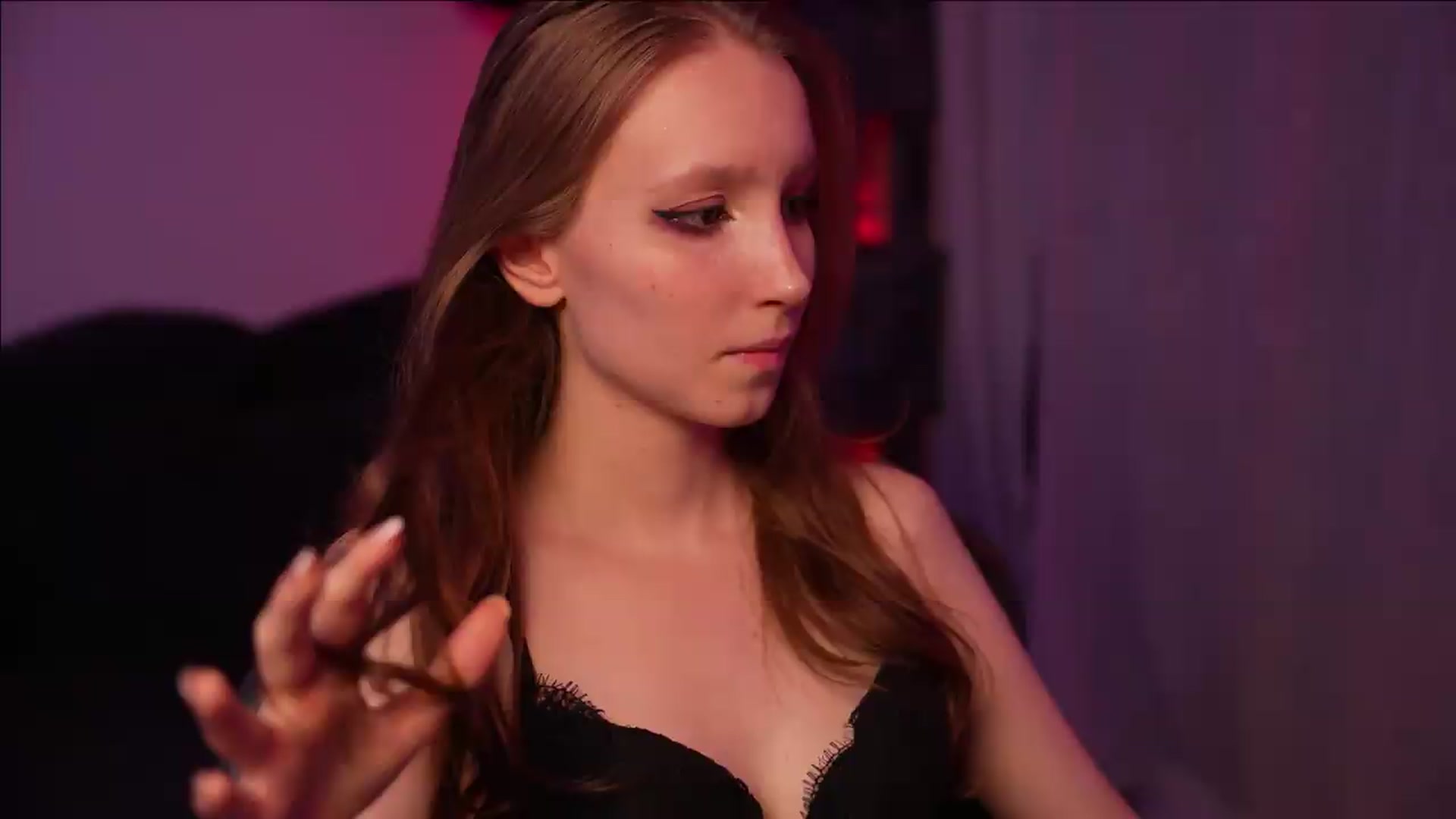 Gallery image thumbnail from Sw33t_g1rl's myfreecams stream on, 08/31/2026, 24:17 image 7 of 20