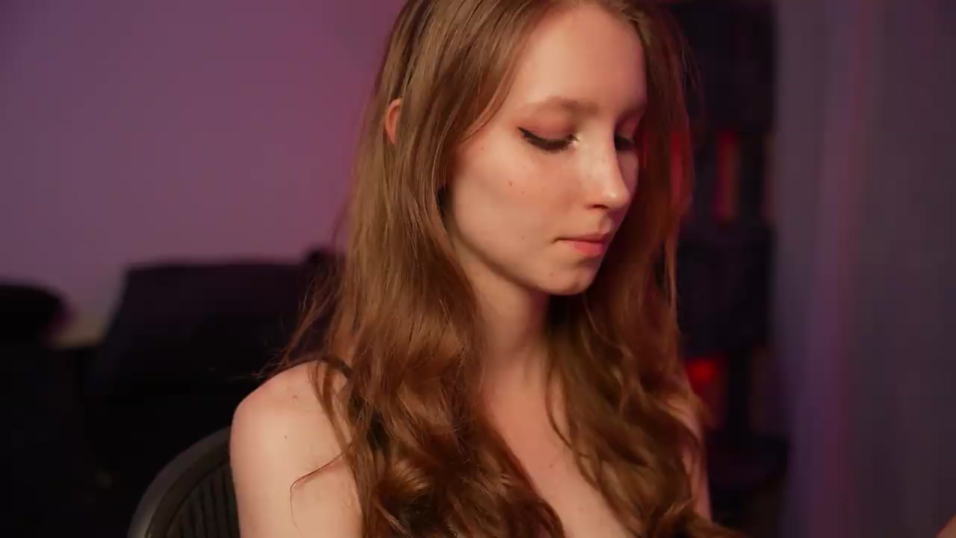 Gallery image thumbnail from Sw33t_g1rl's myfreecams stream on, 08/31/2026, 20:43 image 17 of 20