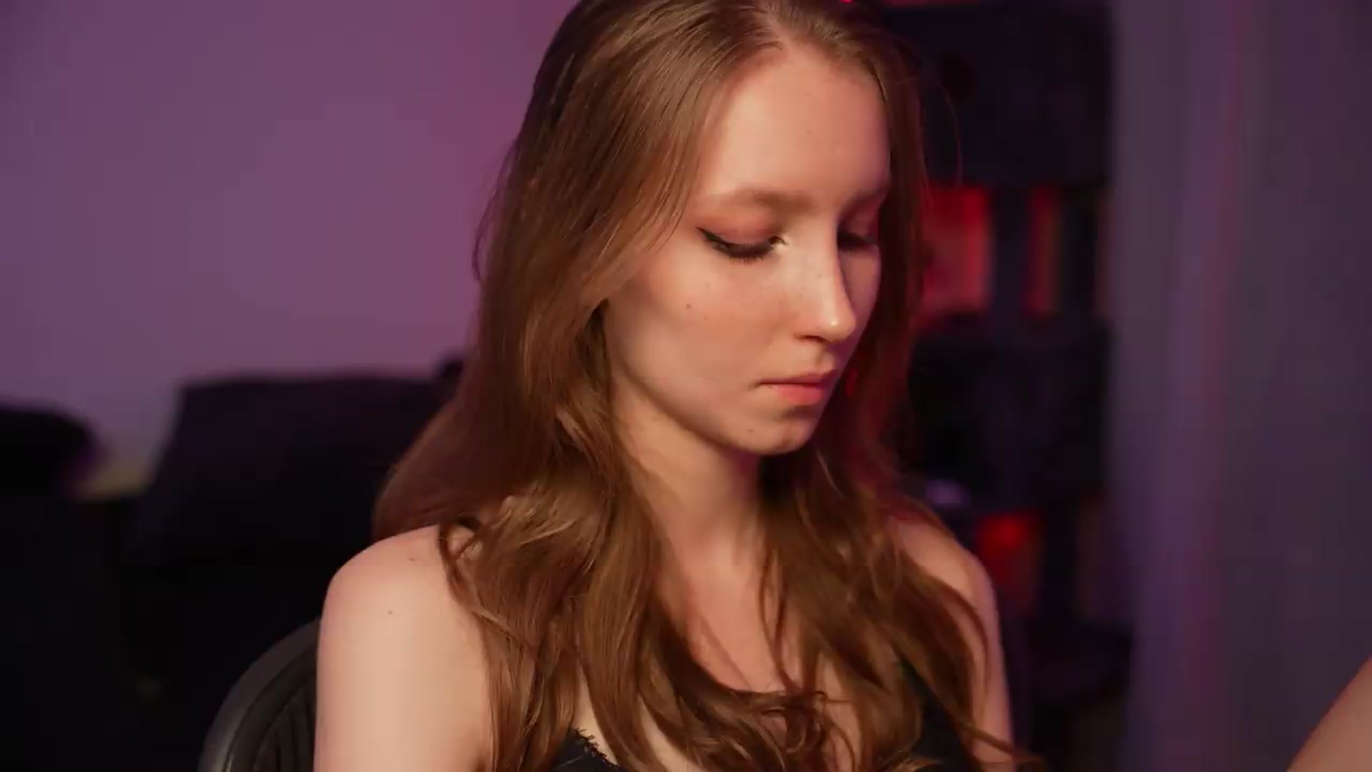 Gallery image thumbnail from Sw33t_g1rl's myfreecams stream on, 08/31/2026, 20:43 image 19 of 20