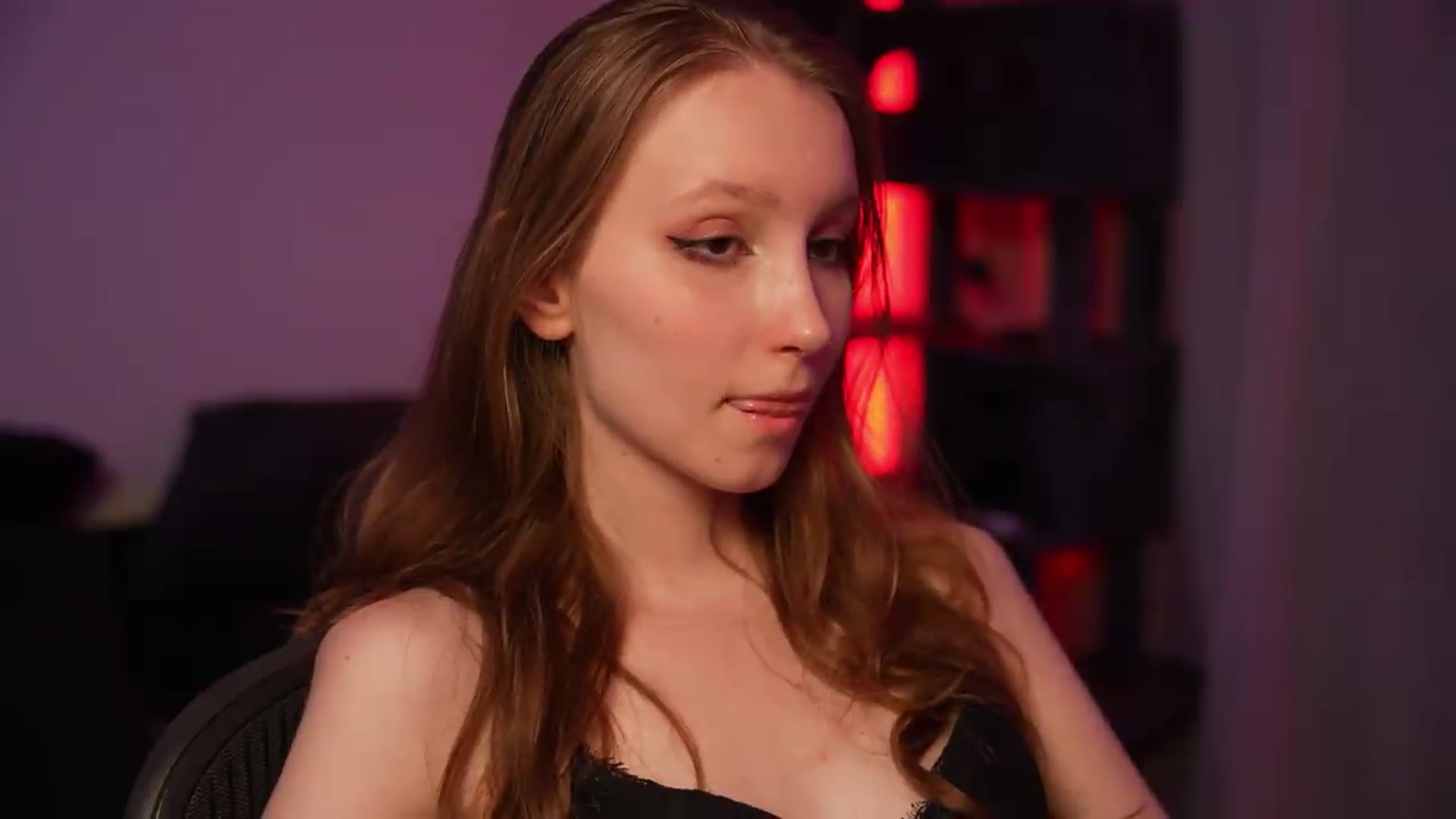 Gallery image thumbnail from Sw33t_g1rl's myfreecams stream on, 08/31/2026, 21:47 image 13 of 20