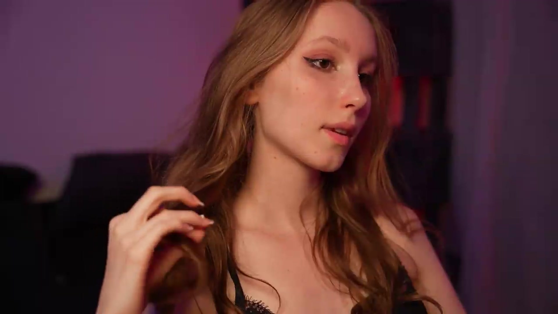 Gallery image thumbnail from Sw33t_g1rl's myfreecams stream on, 08/31/2026, 21:47 image 17 of 20