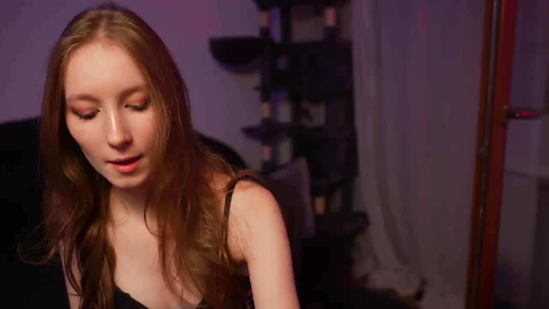 Gallery image thumbnail from Sw33t_g1rl's myfreecams stream on, 09/05/2026, 19:27 image 16 of 20