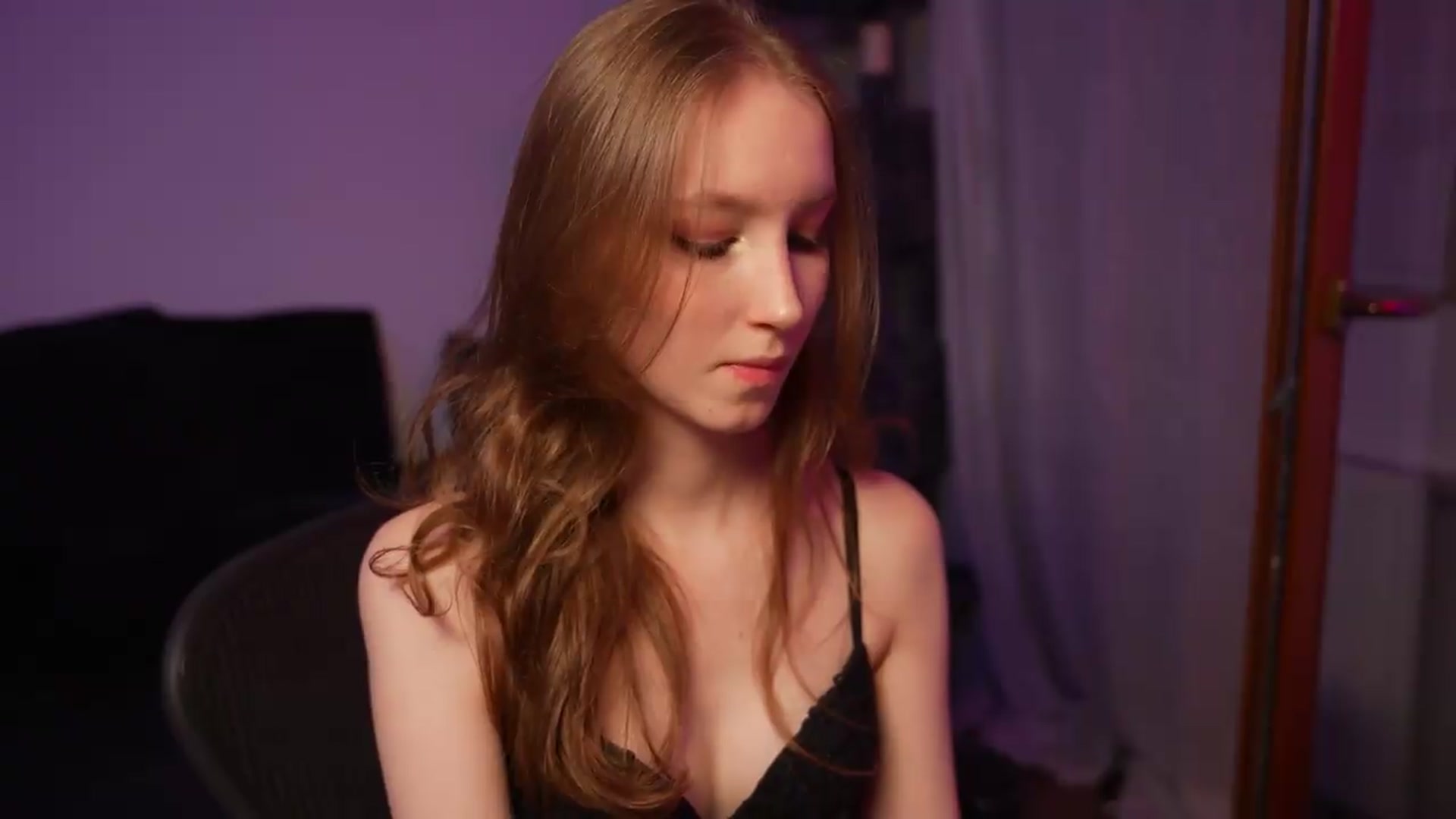 Gallery image thumbnail from Sw33t_g1rl's myfreecams stream on, 09/05/2026, 19:27 image 15 of 20