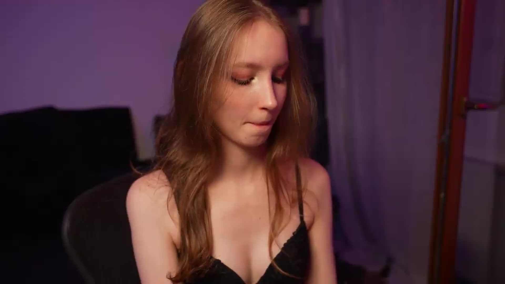 Gallery image thumbnail from Sw33t_g1rl's myfreecams stream on, 09/05/2026, 19:27 image 14 of 20