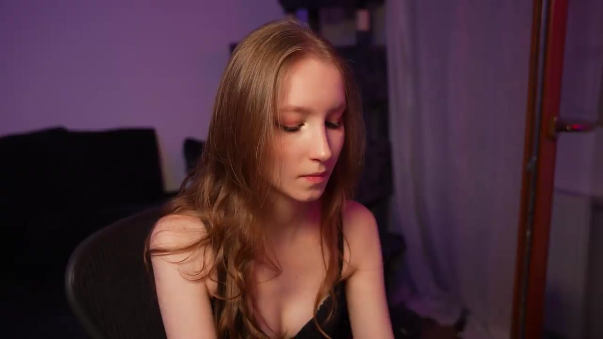 Gallery image thumbnail from Sw33t_g1rl's myfreecams stream on, 09/05/2026, 19:27 image 12 of 20